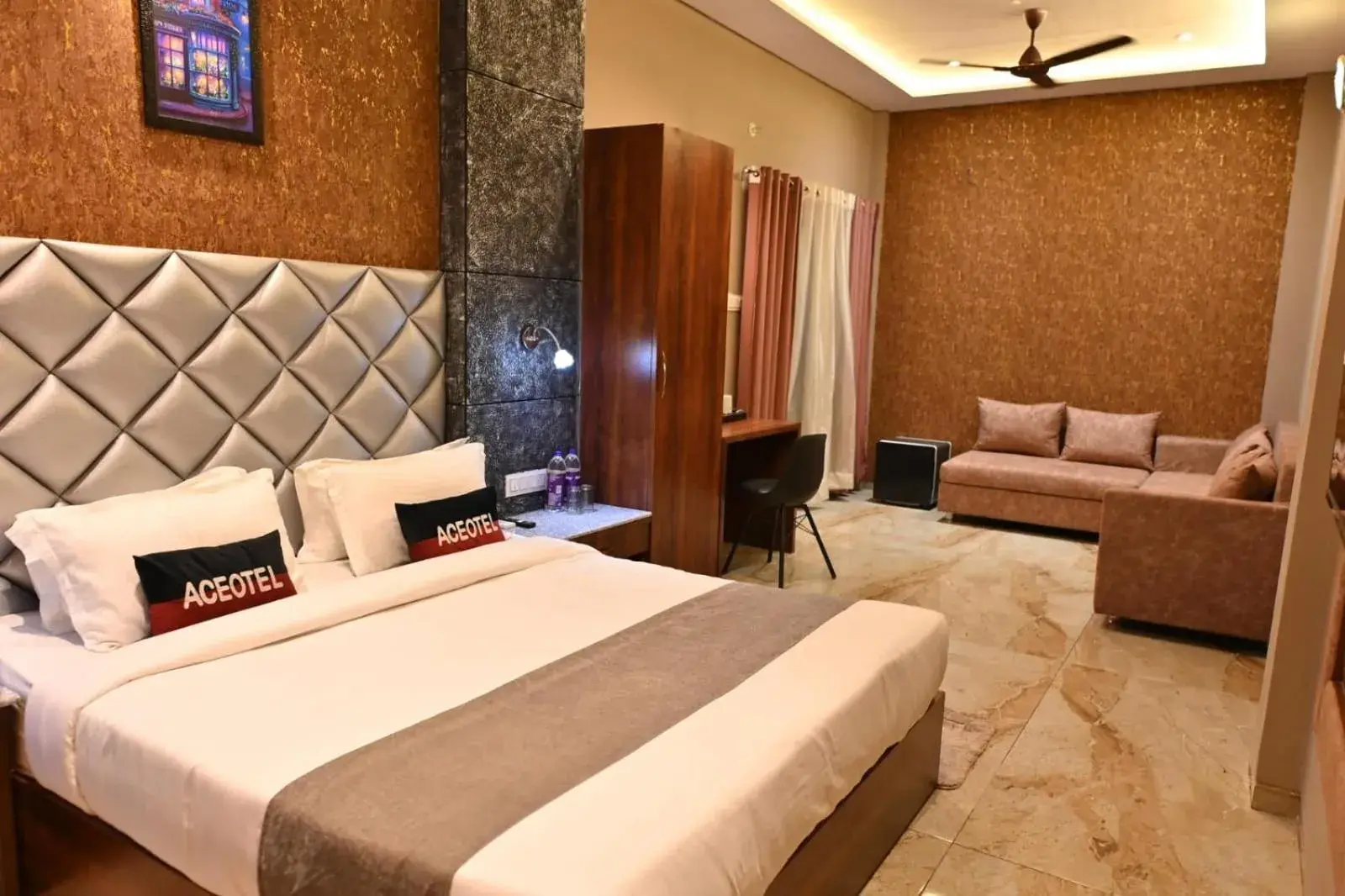 Large Double Room - single occupancy in The Apple Tree Hotel Large Double Room - single occupancy in The Apple Tree Hotel