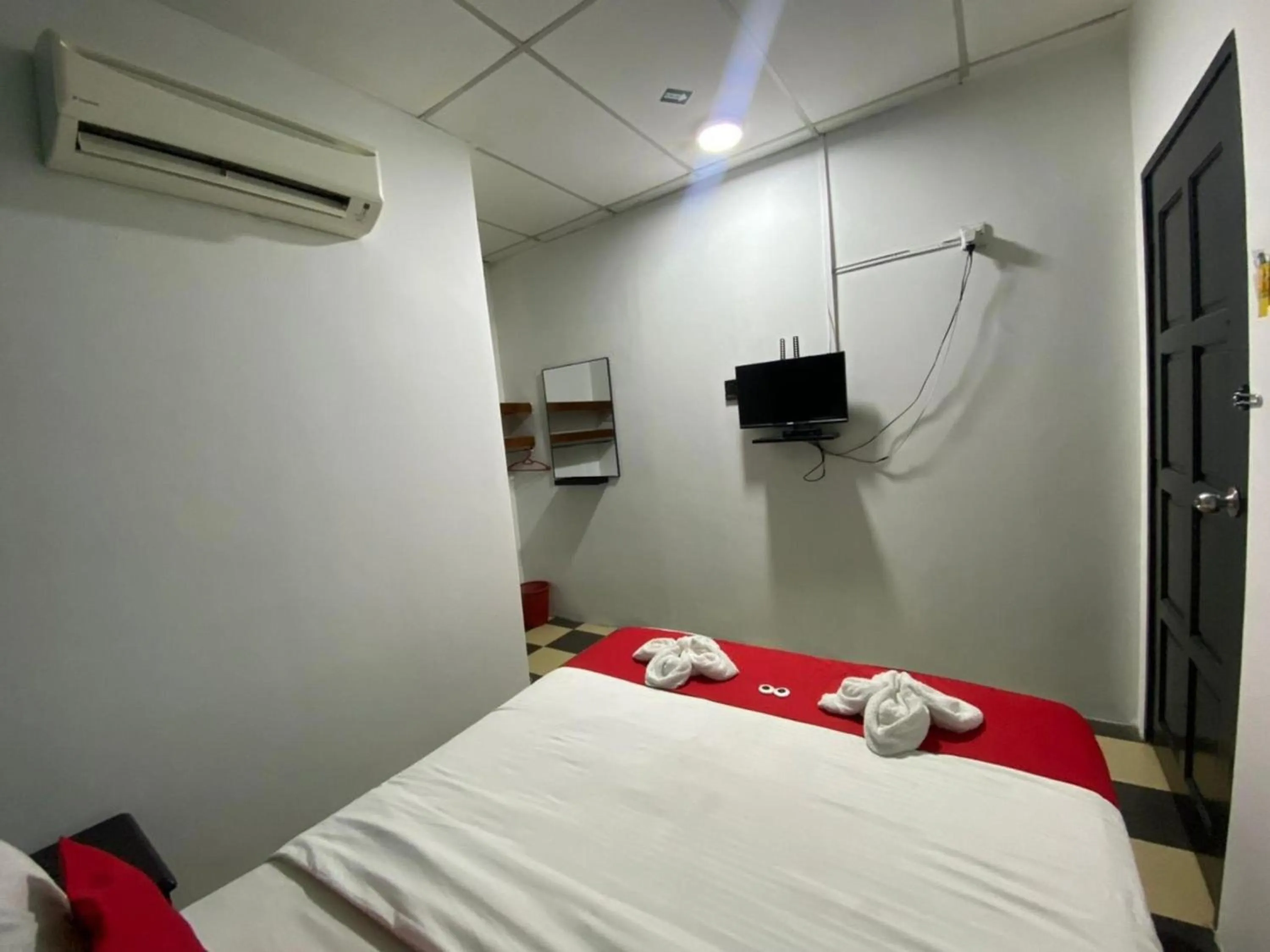 Bedroom in Hotel O Captain Hotel Cafe & Bistro