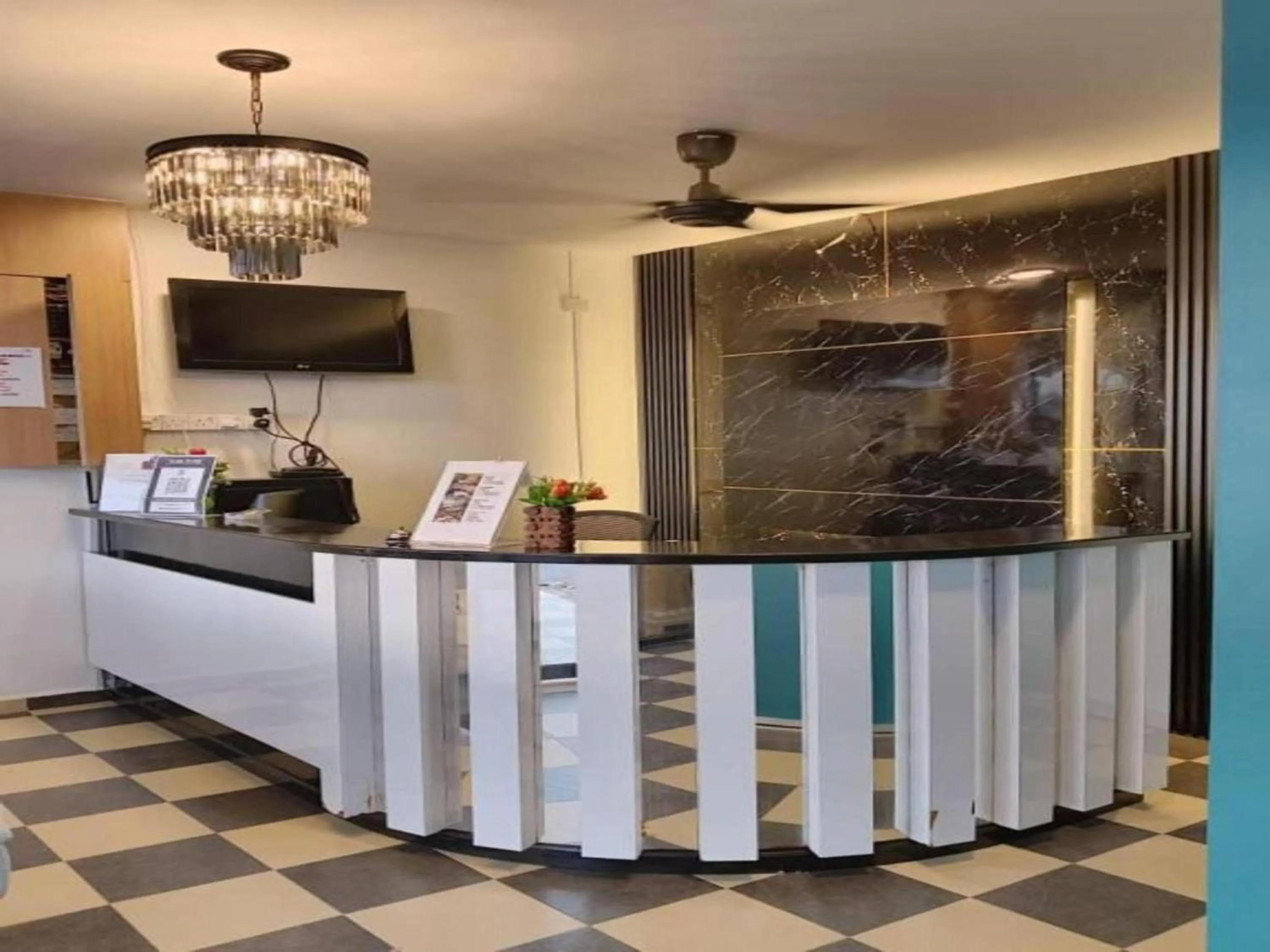 Lobby or reception in Hotel O Captain Hotel Cafe & Bistro