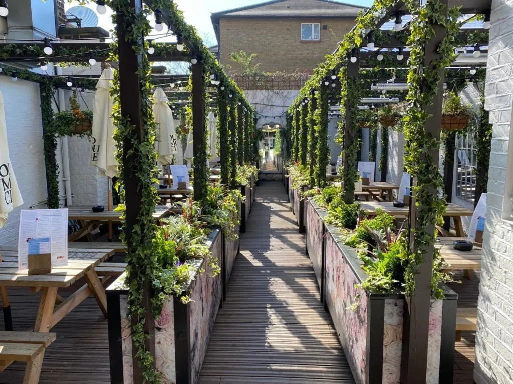Garden in The Duchess Belle Hotel