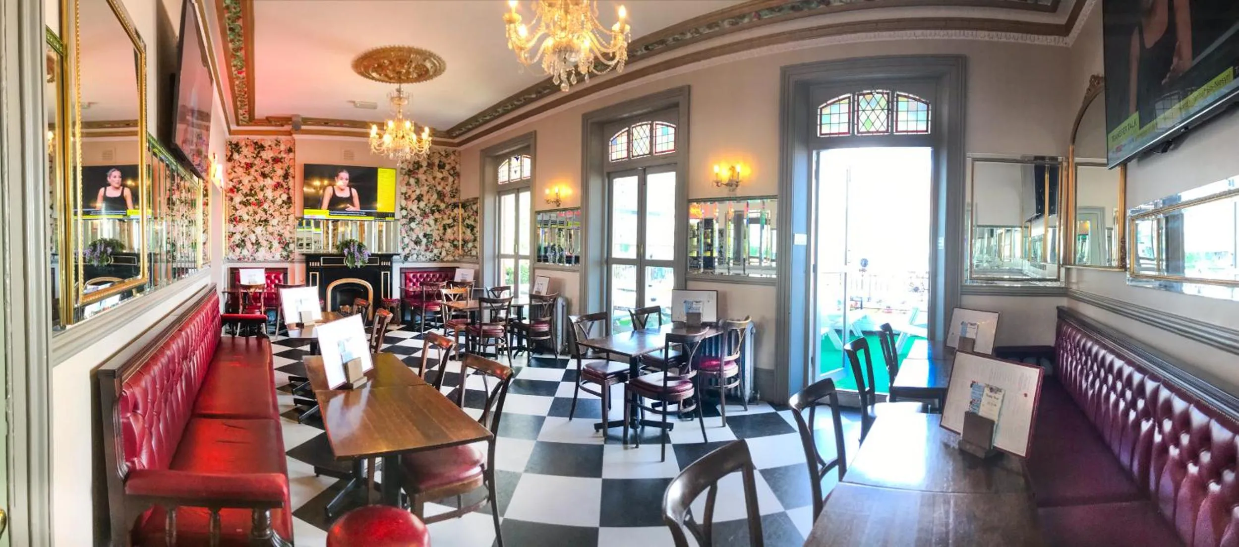 Dining area in The Duchess Belle Hotel