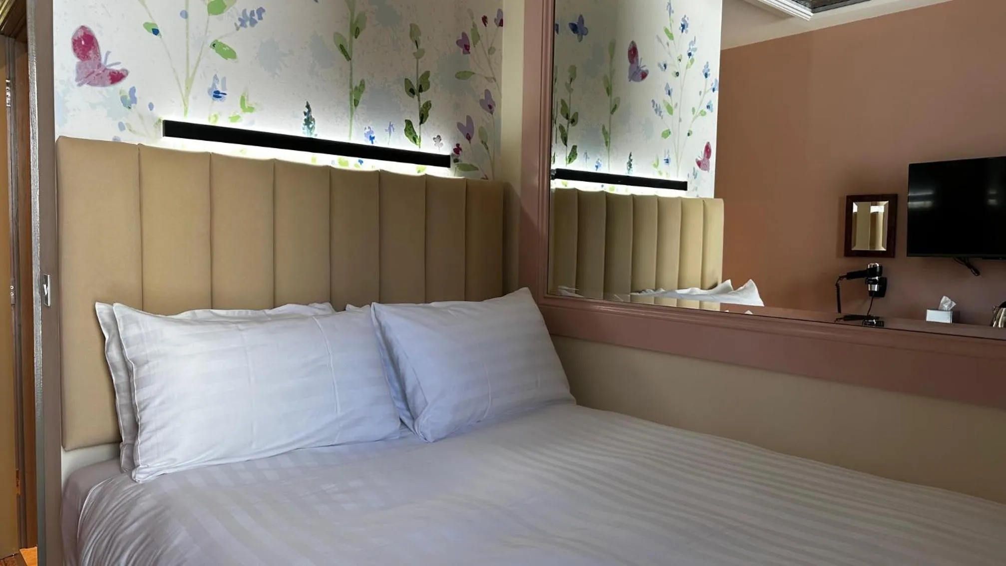 Bedroom, Bed in The Duchess Belle Hotel