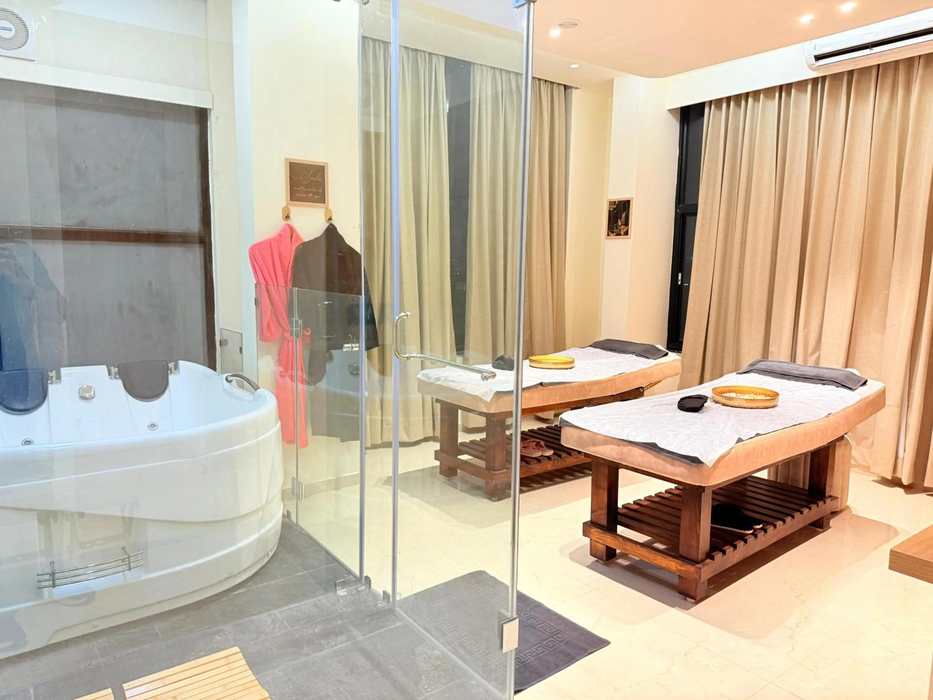 Hot Tub in AK Castle Suites