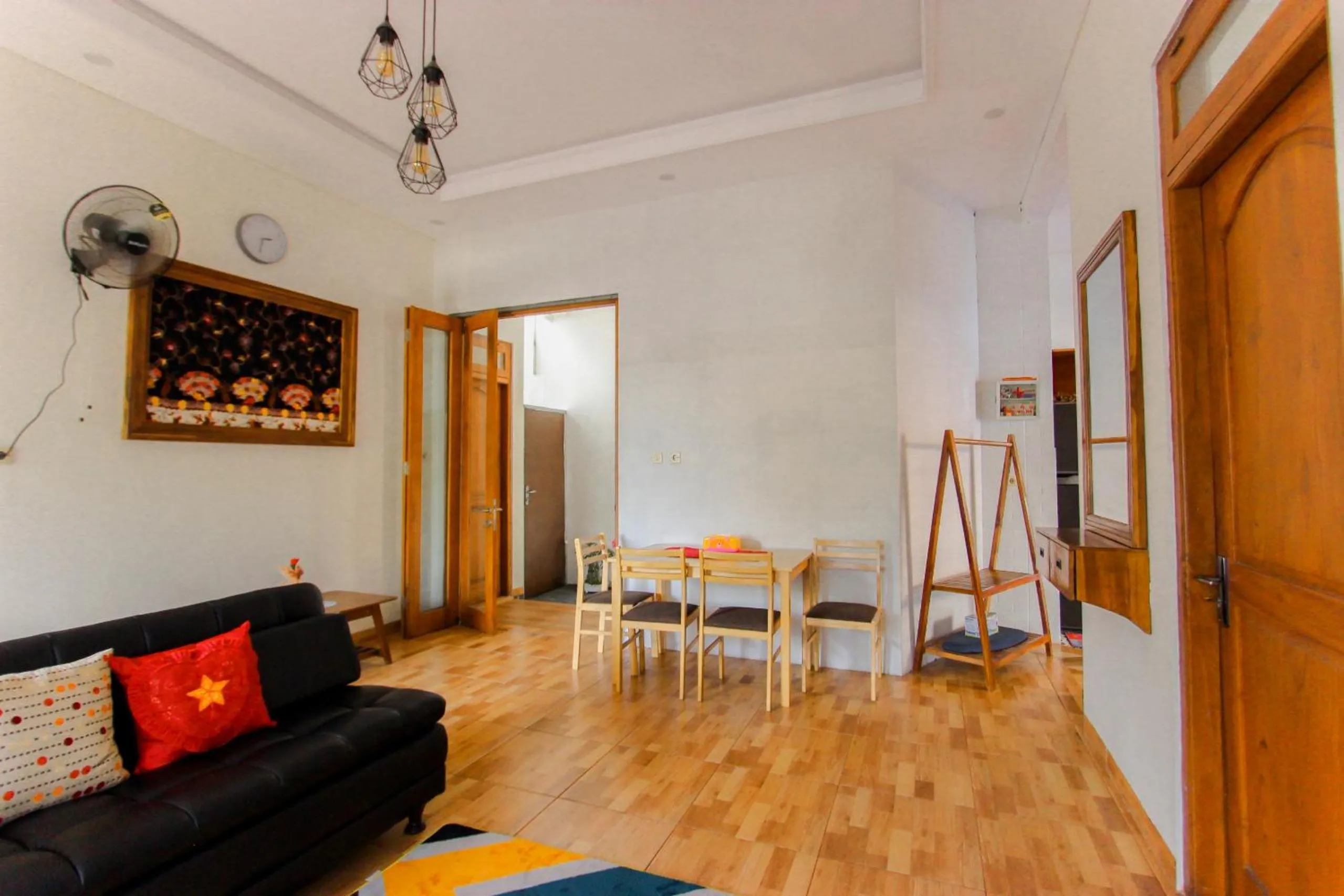 Kitchen or kitchenette in Villa D'Maguwo Suites