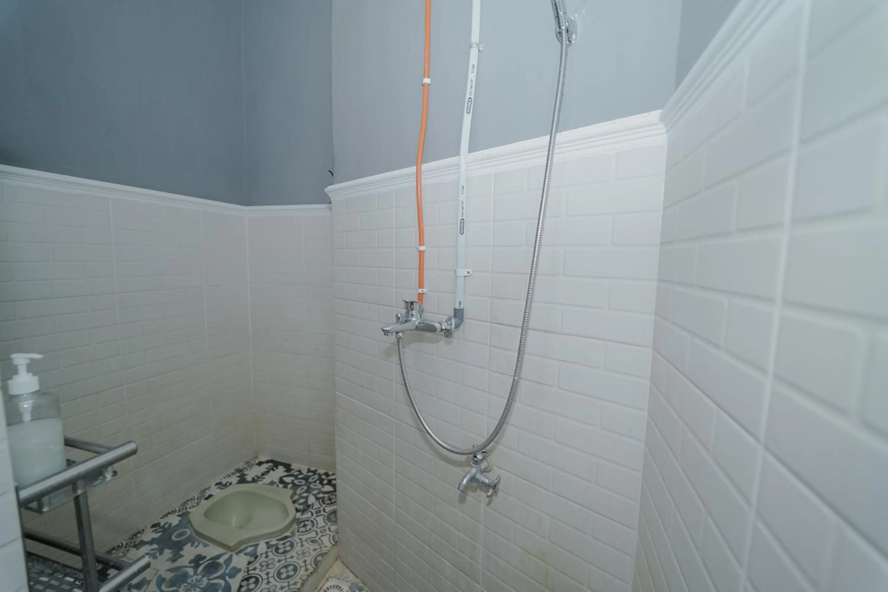 Shower in Villa D'Maguwo Suites