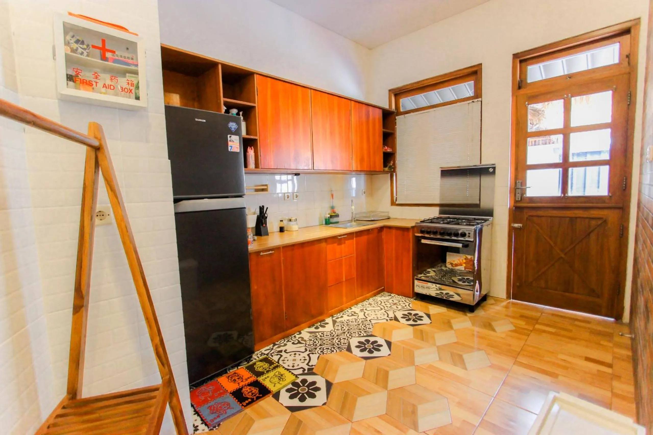 Kitchen or kitchenette in Villa D'Maguwo Suites