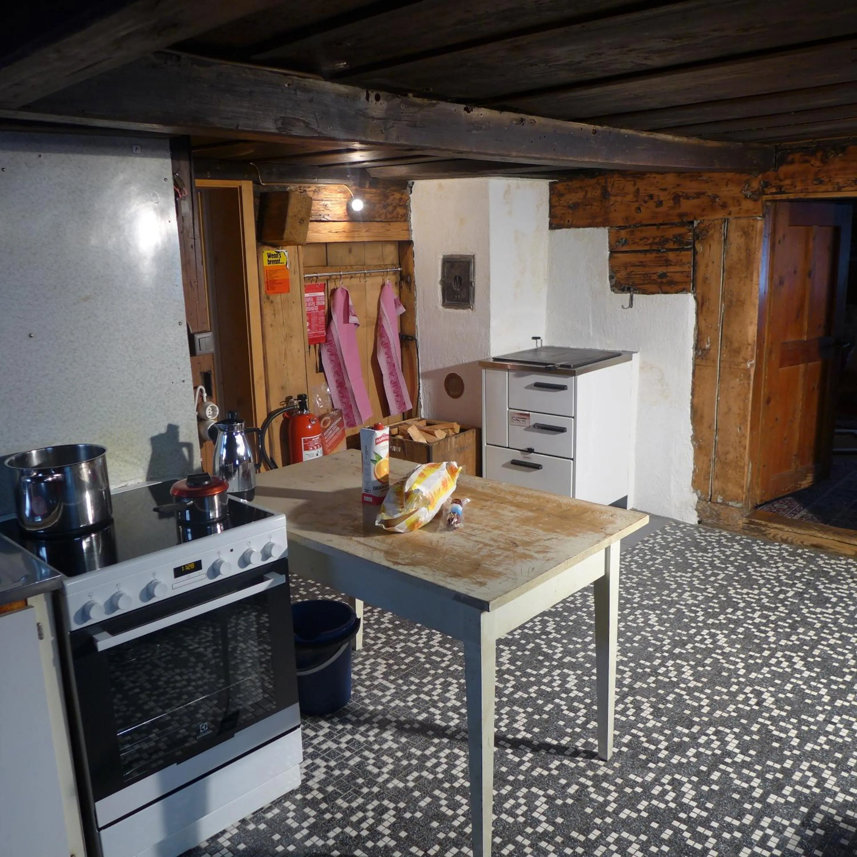 Kitchen or kitchenette in Hami