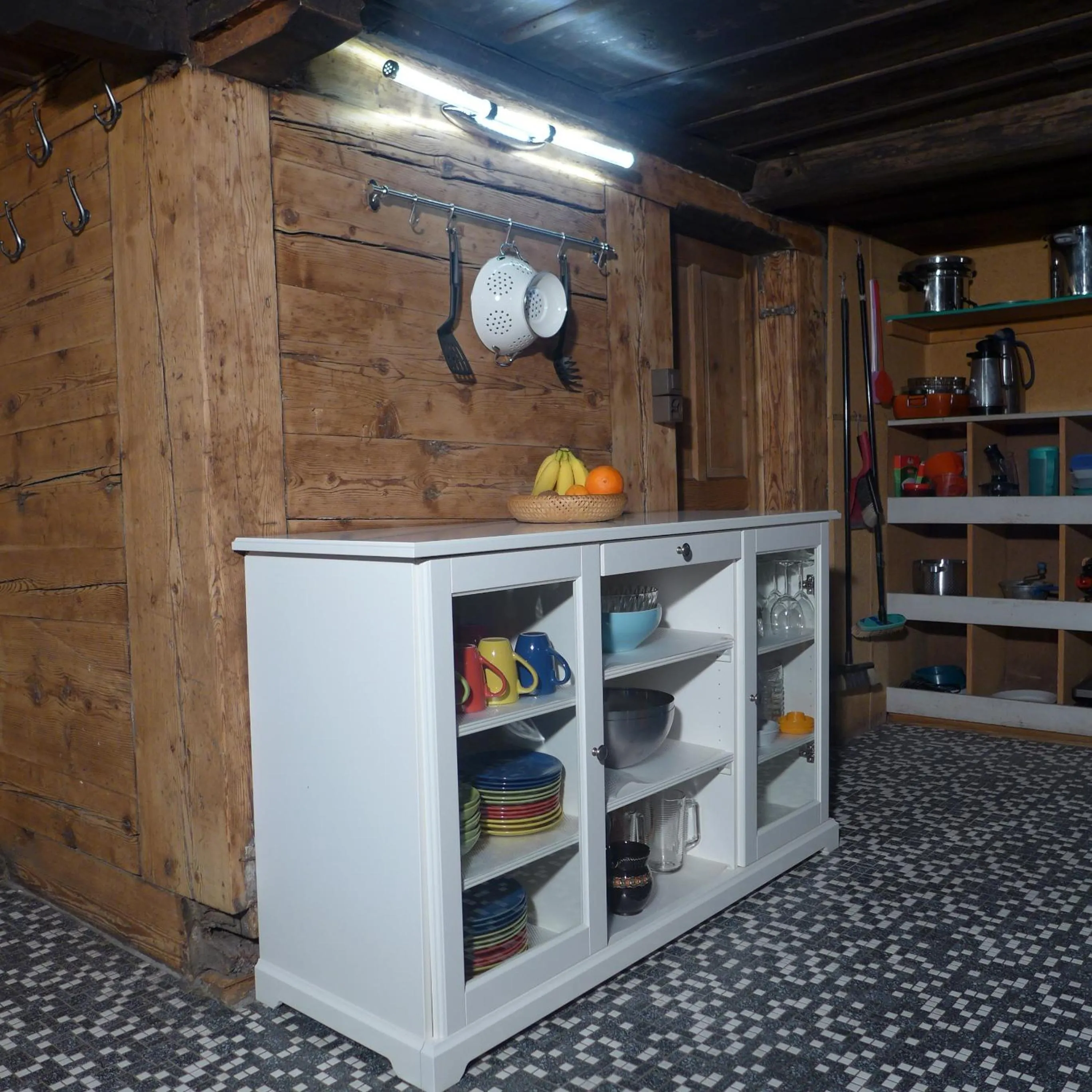 Kitchen or kitchenette in Hami
