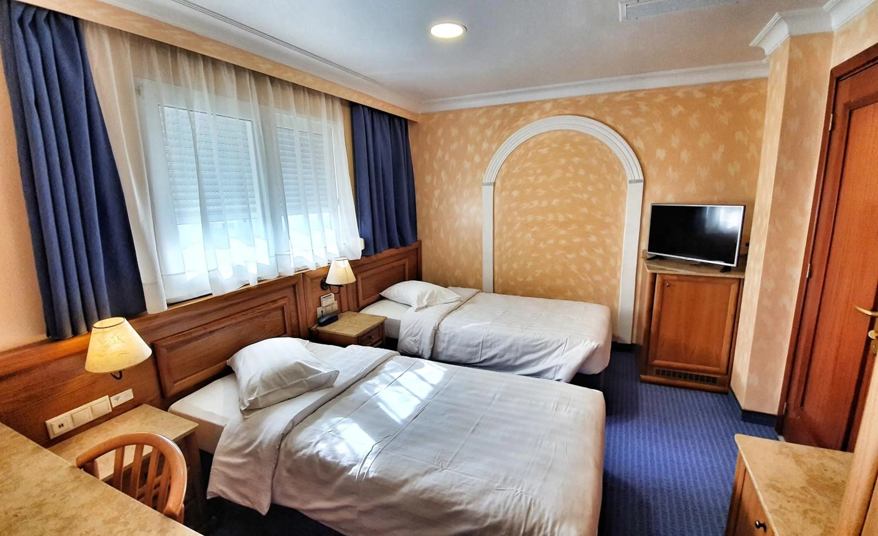 Bedroom, Bed in Noufara