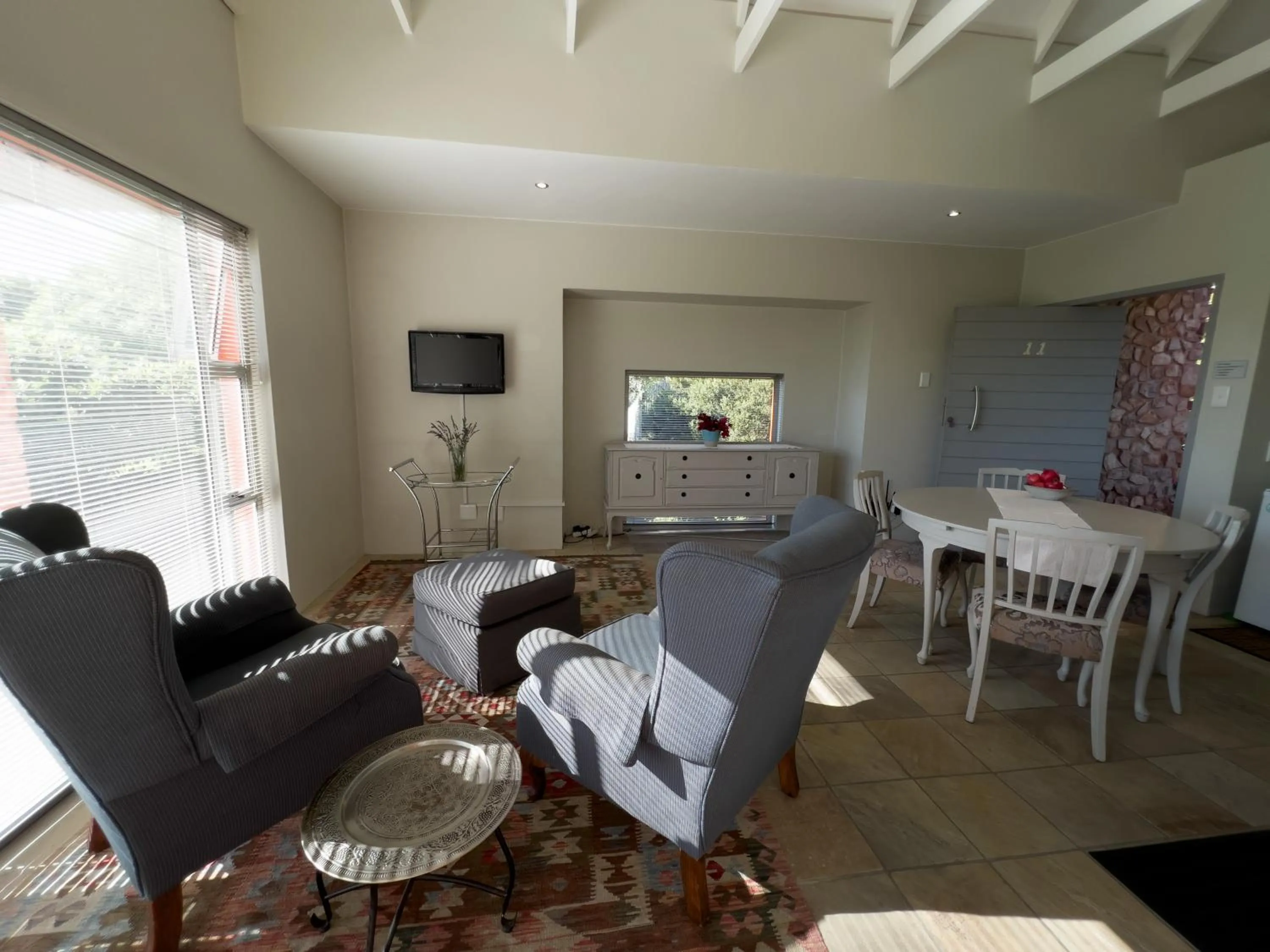 TV and multimedia in Orangerie Guest House