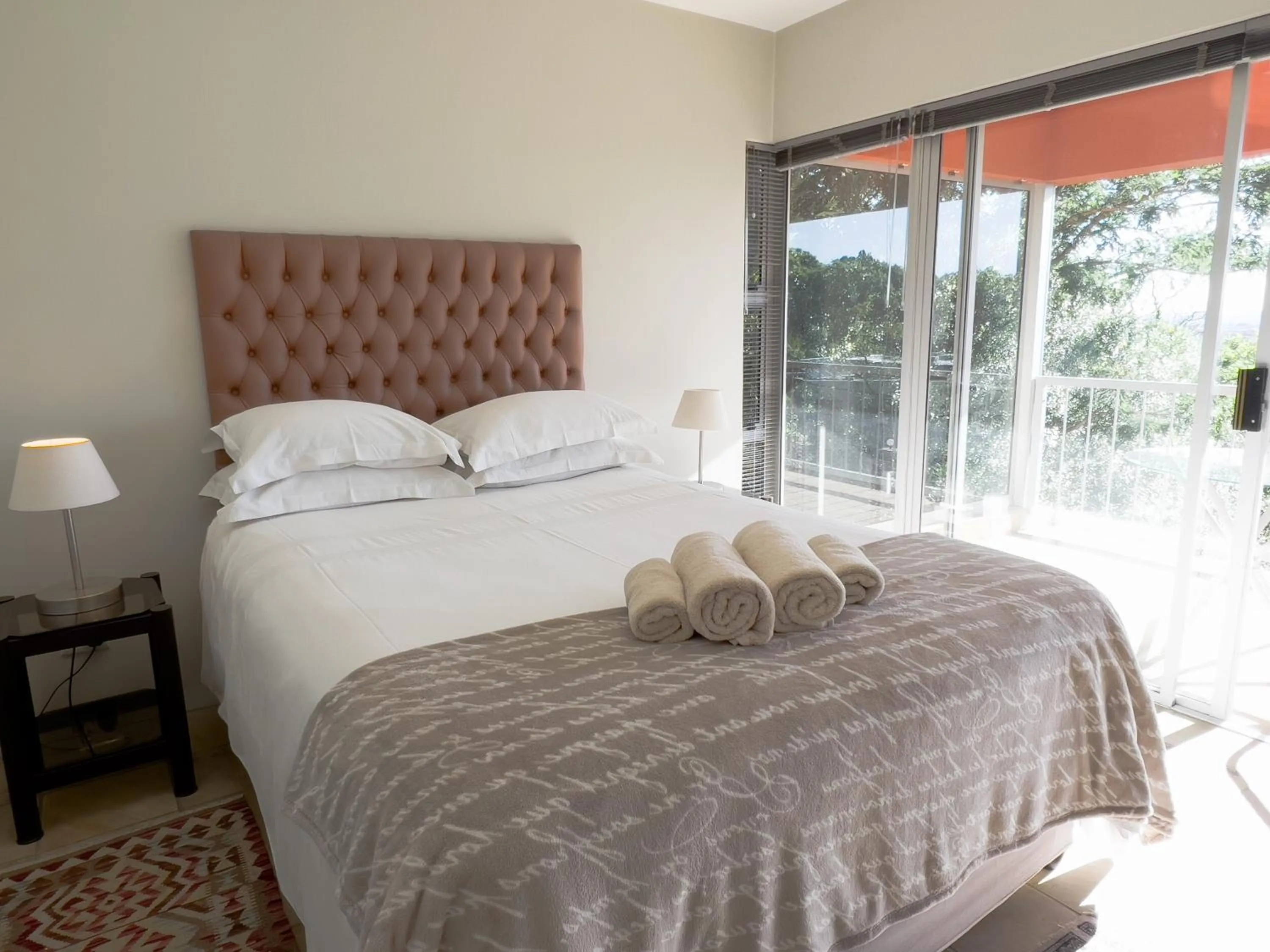 Bed in Orangerie Guest House