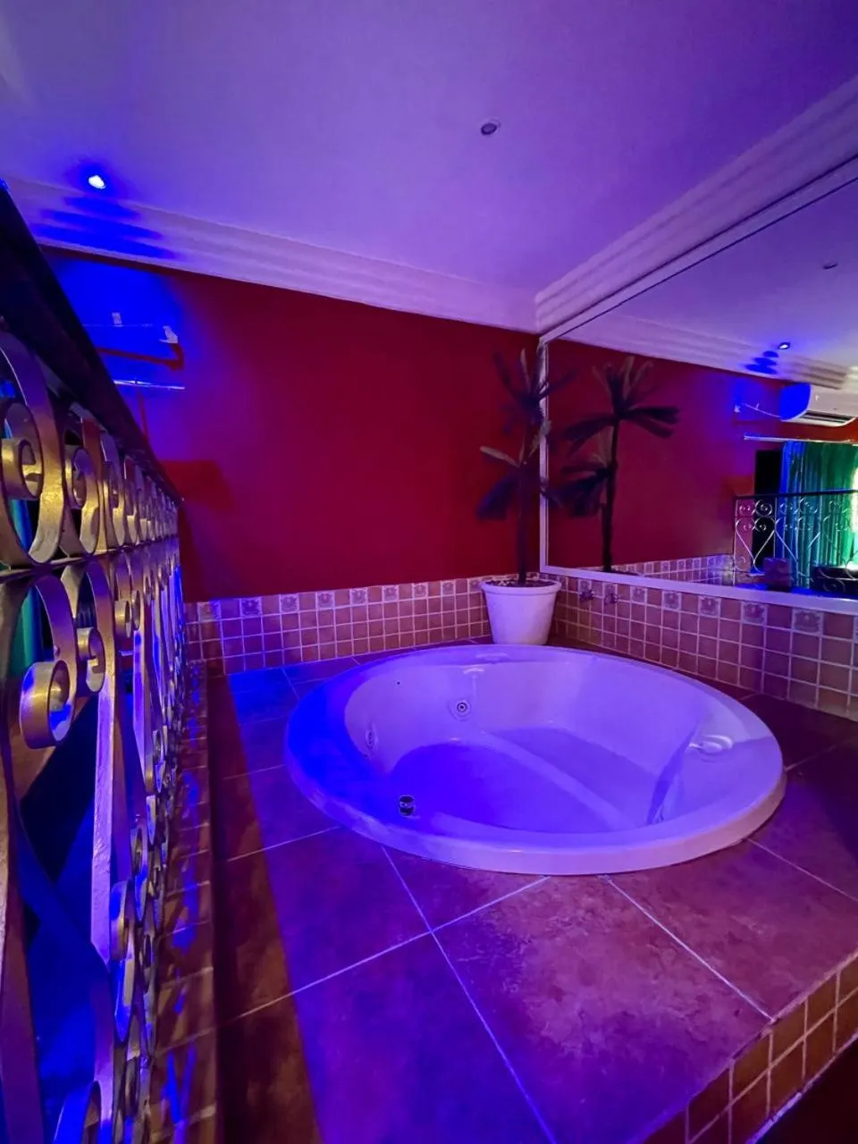 Hot Tub in Bora Bora Motel