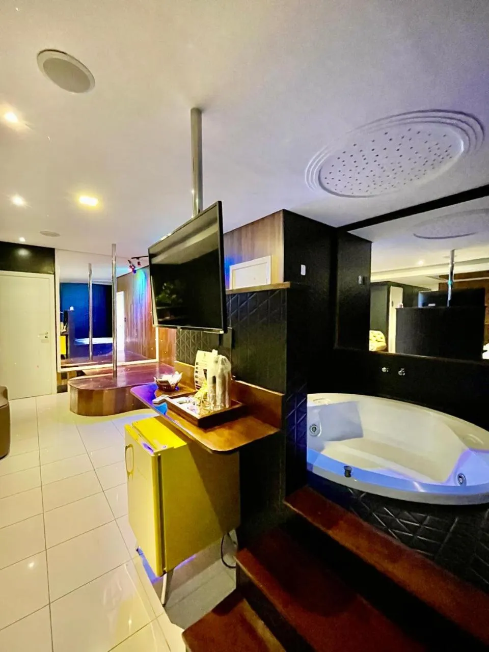 Hot Tub in Bora Bora Motel