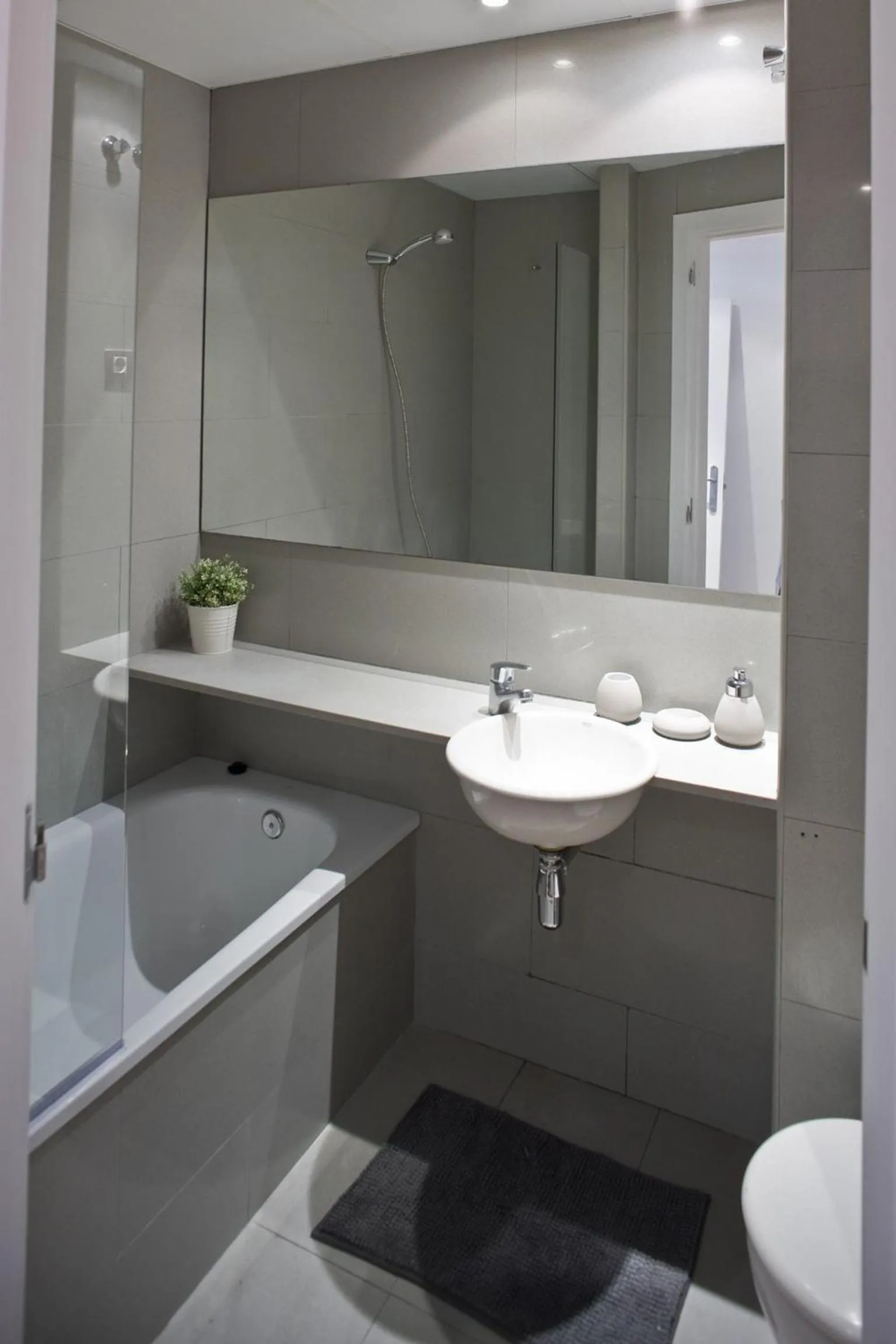Shower in Flateli Llúria