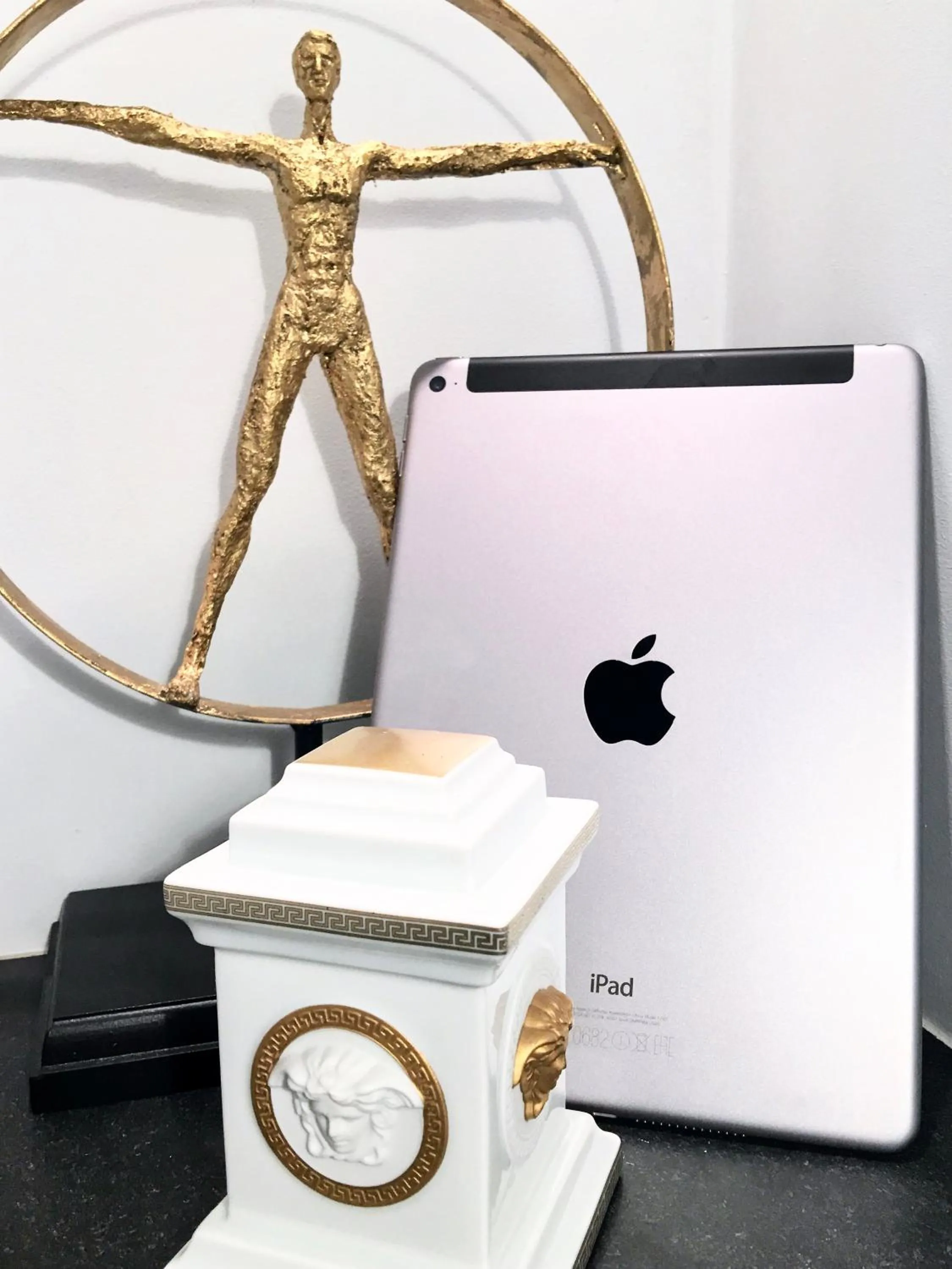 TV and multimedia in MONDRIAN Luxury Suites & Apartments Market Square IV