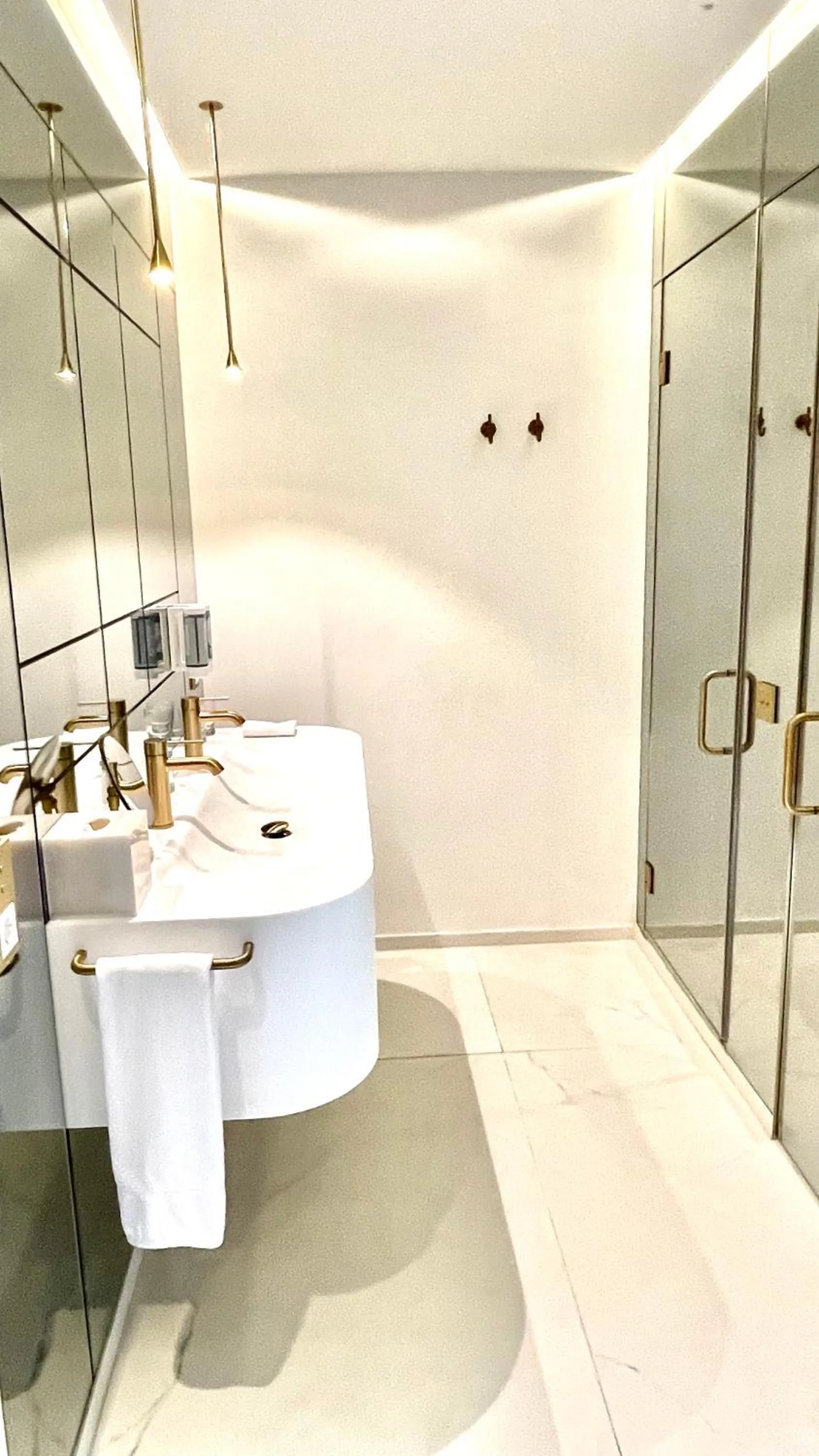 Bathroom in MONDRIAN Luxury Suites & Apartments Market Square IV