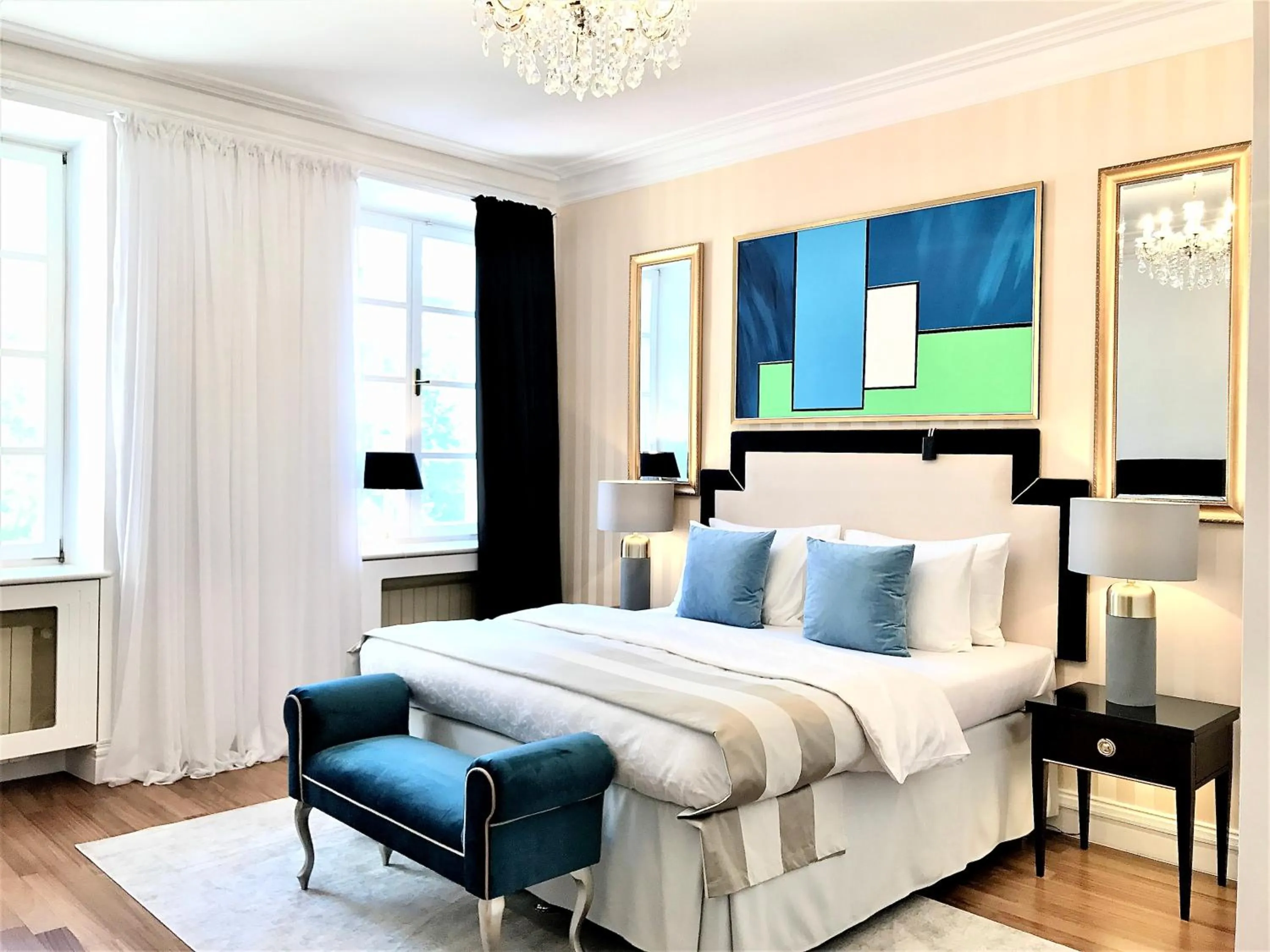 Bedroom, Bed in MONDRIAN Luxury Suites & Apartments Market Square IV
