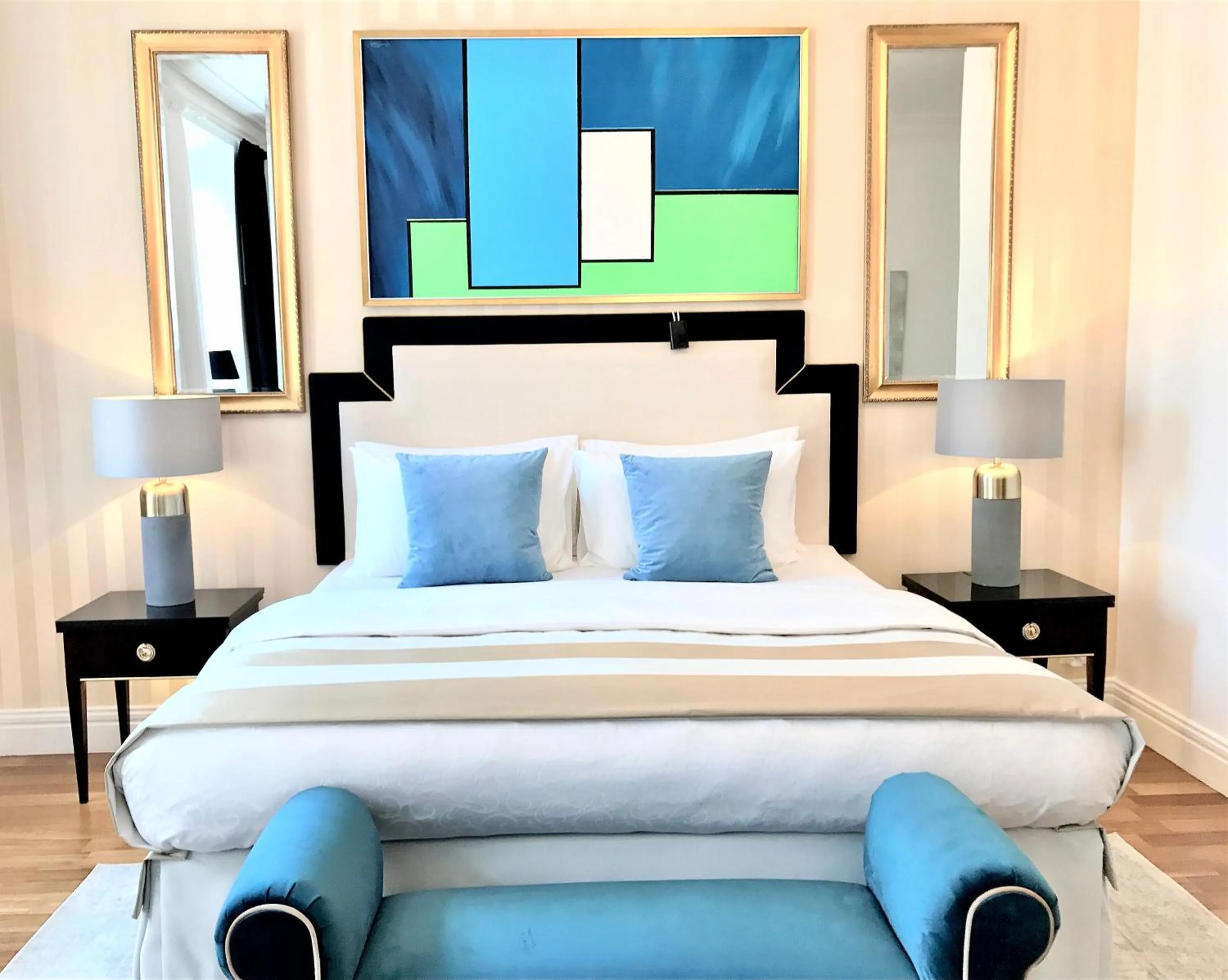 Bedroom, Bed in MONDRIAN Luxury Suites & Apartments Market Square IV