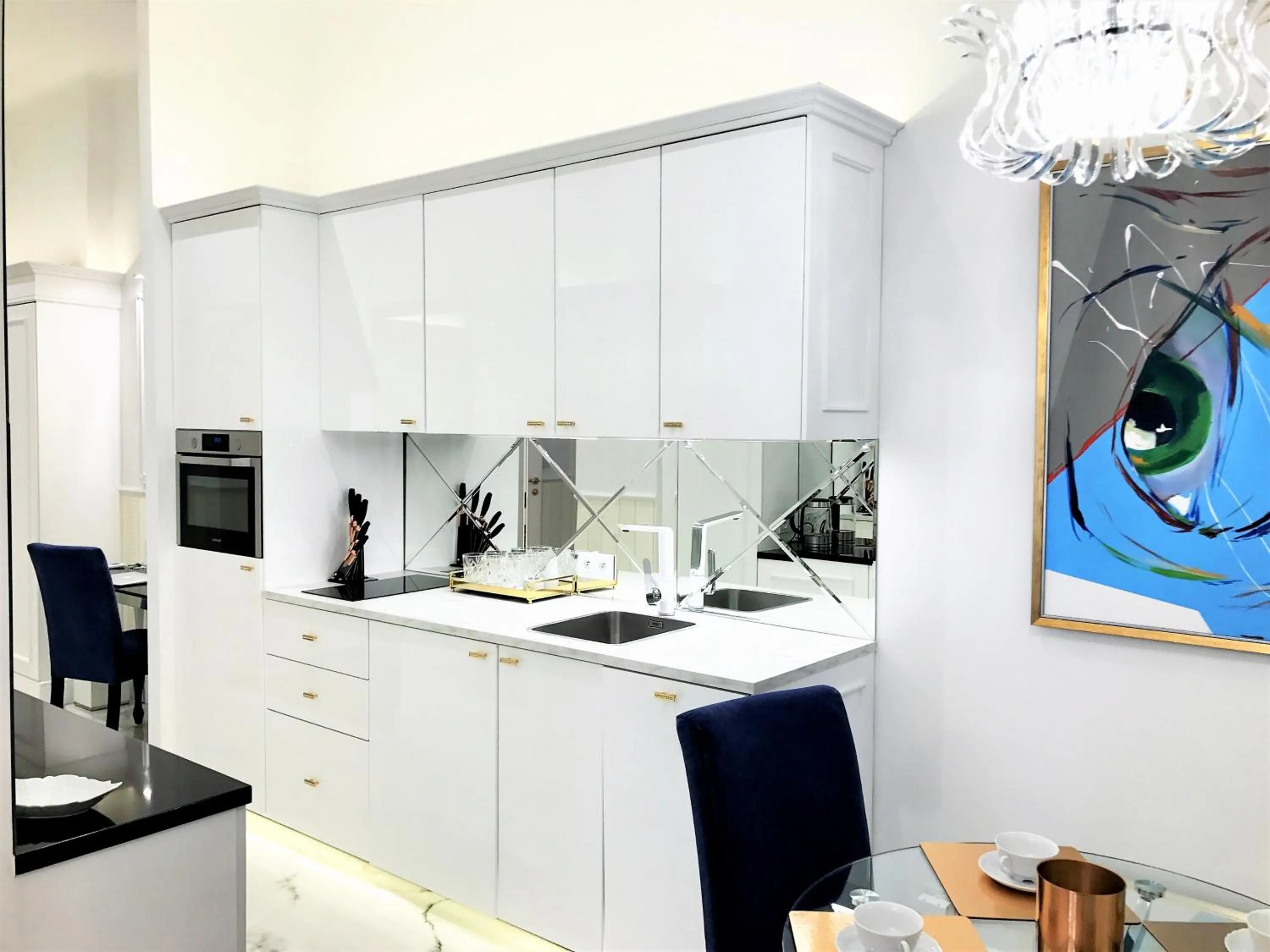 Kitchen or kitchenette in MONDRIAN Luxury Suites & Apartments Market Square IV