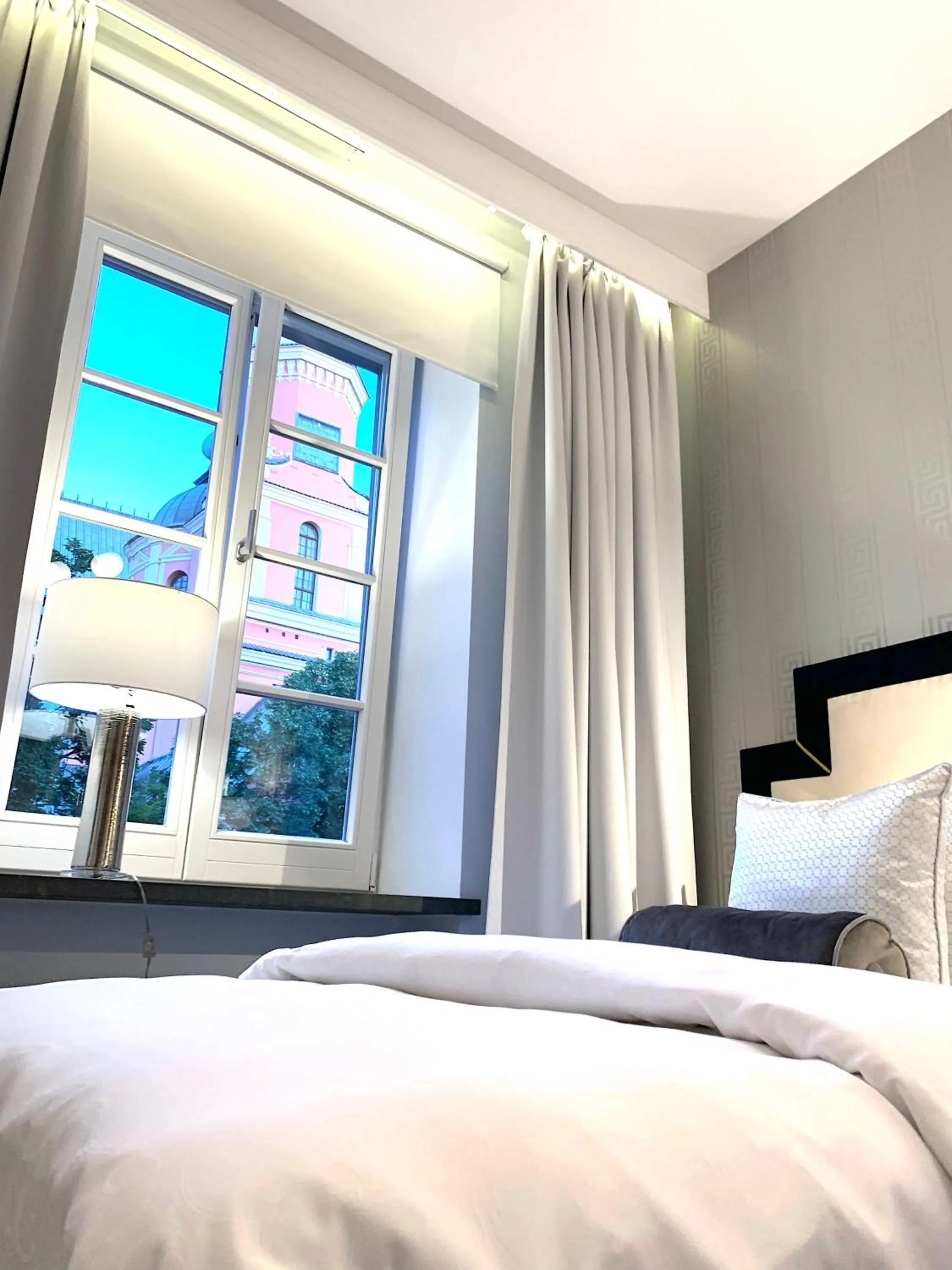 Bedroom, Bed in MONDRIAN Luxury Suites & Apartments Market Square IV