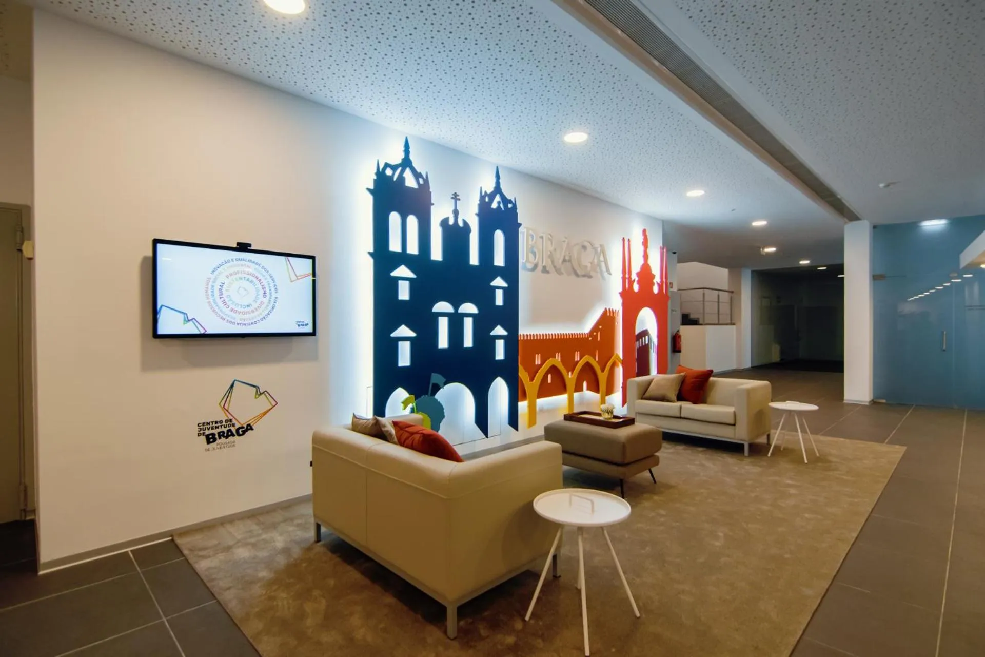 Living room in HI Braga - Pousada de Juventude