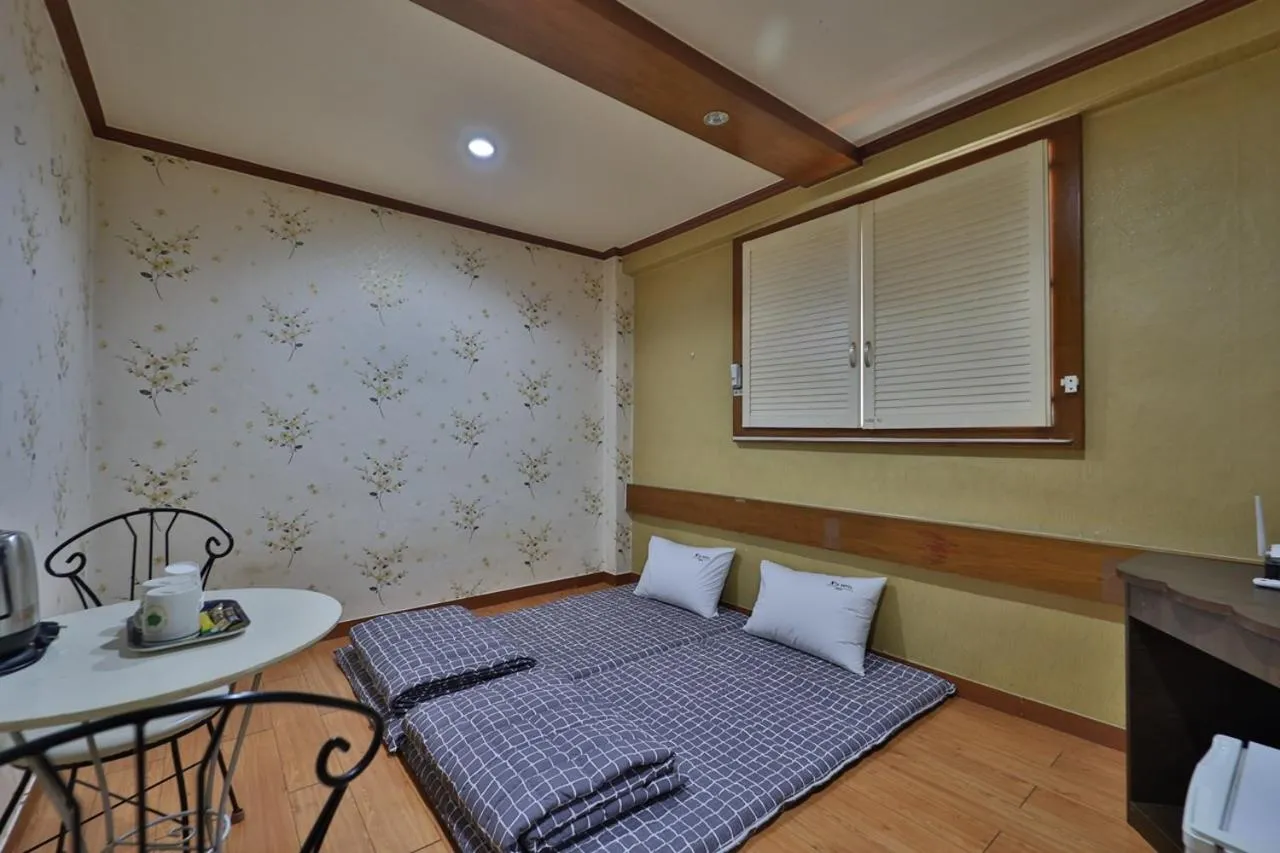 Bed in Theme Motel