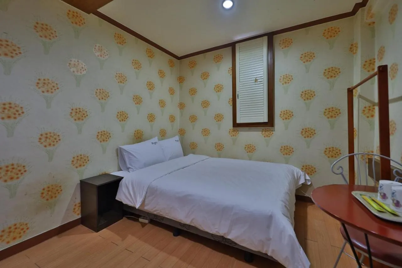 Bed in Theme Motel