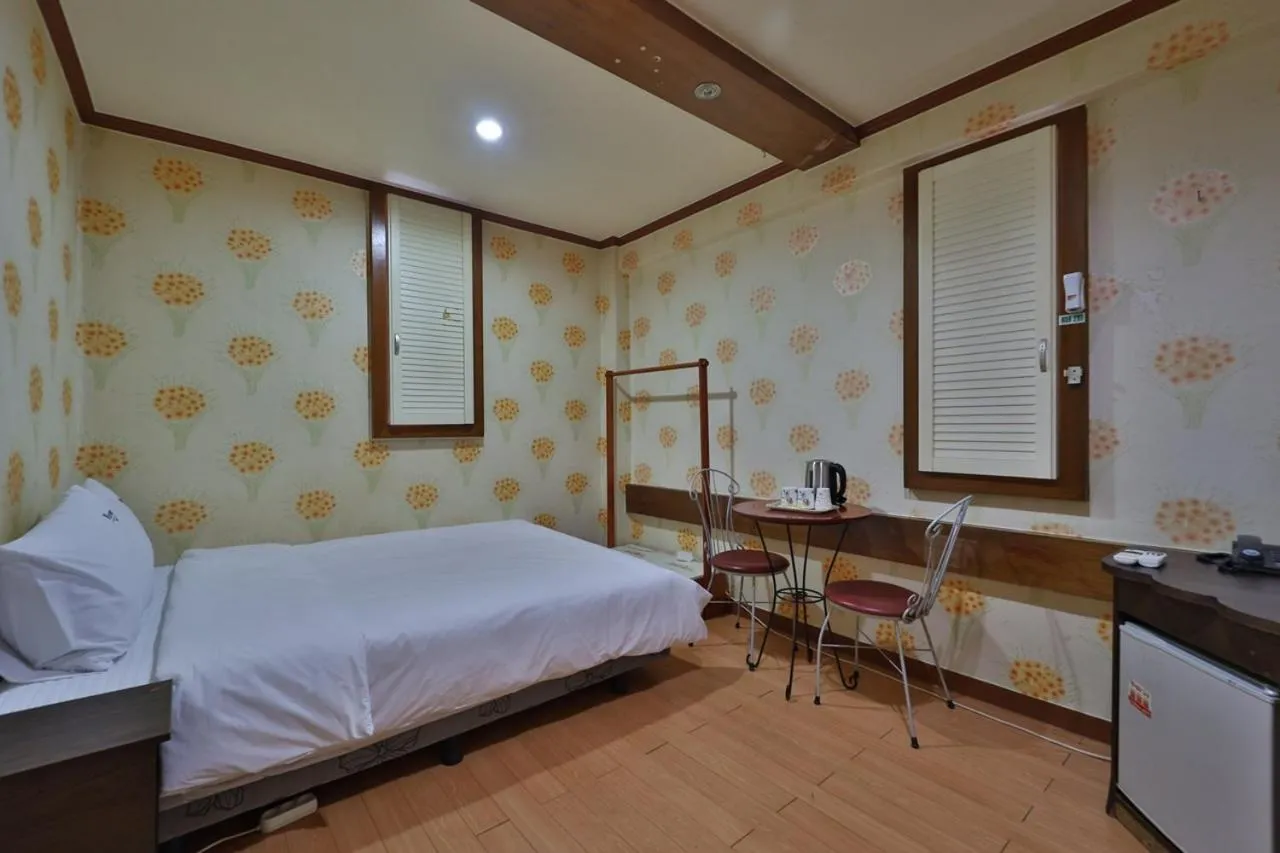 Bed in Theme Motel