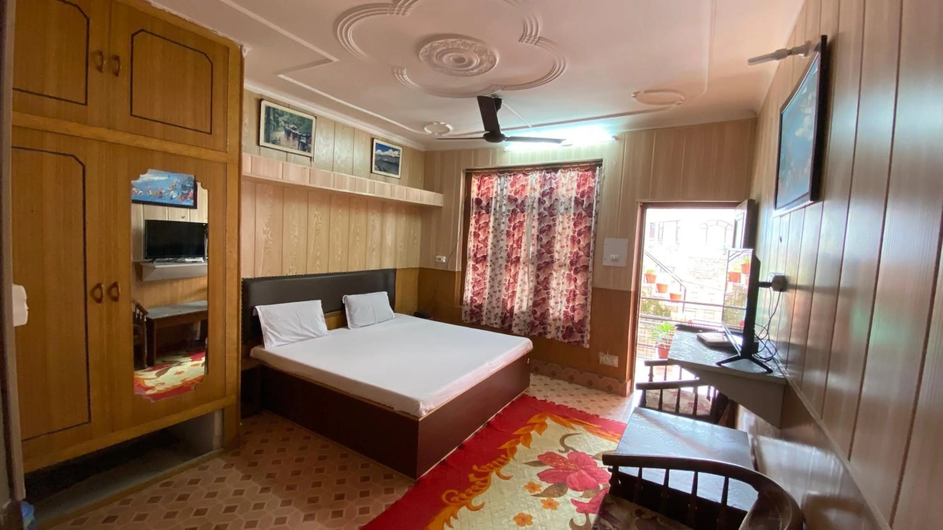 Bed in Hotel Ekant Lodge