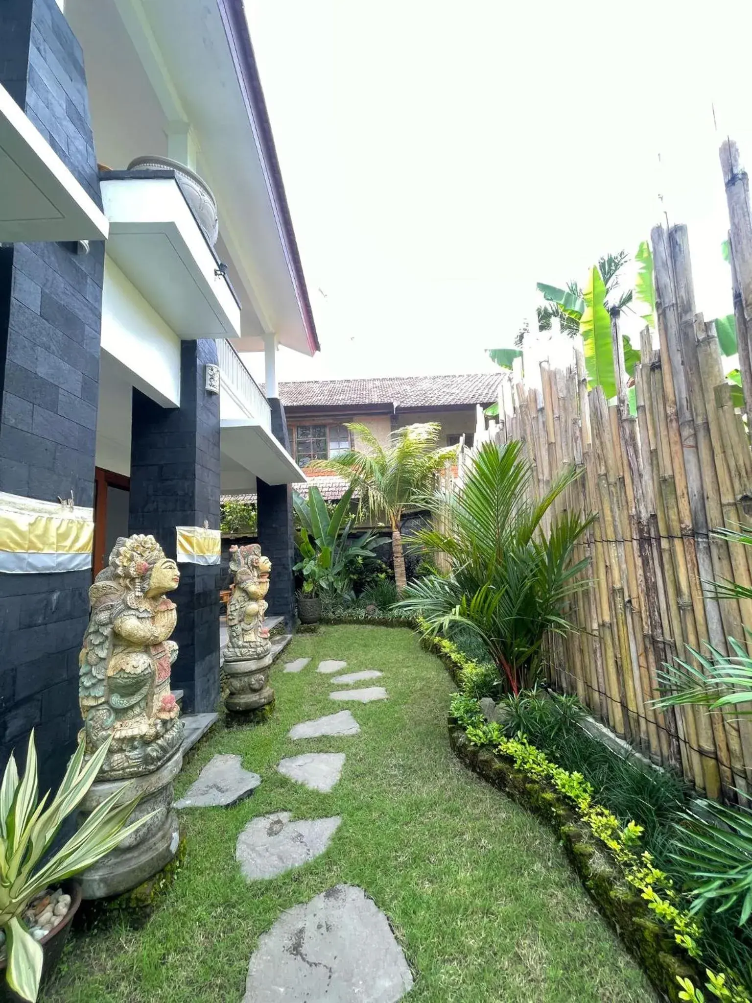 Deluxe King Room in Nugraha Guest House 2 Deluxe King Room in Nugraha Guest House 2
