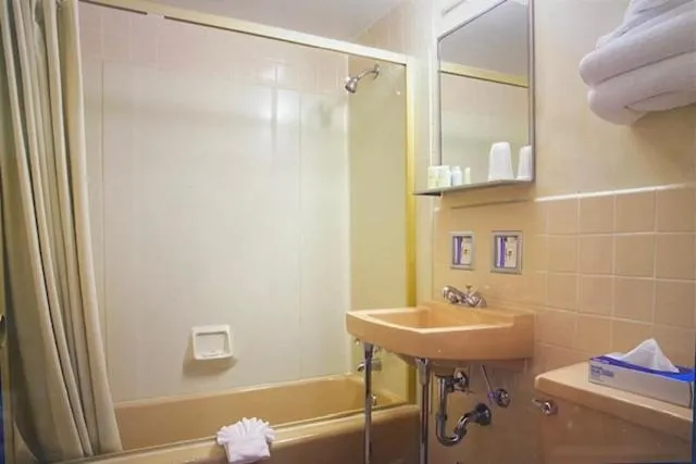 Heart O' Chicago Motel