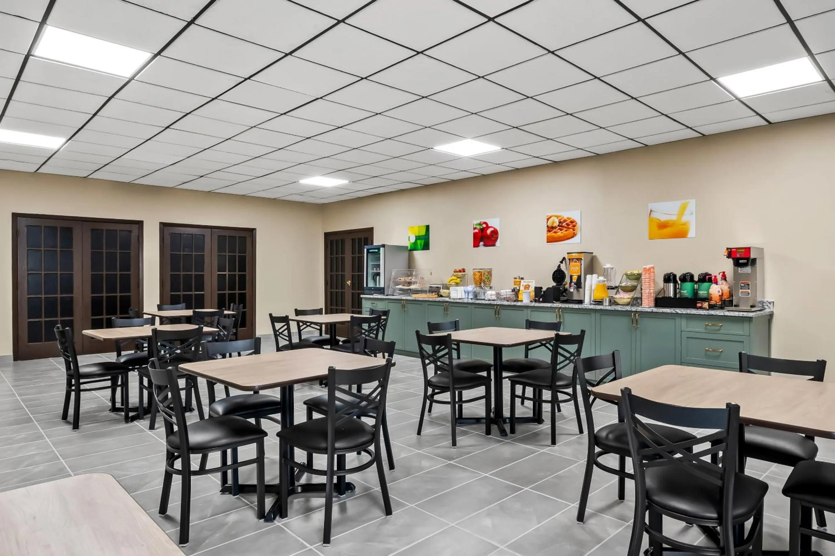 Breakfast in Quality Inn Harvey - New Orleans