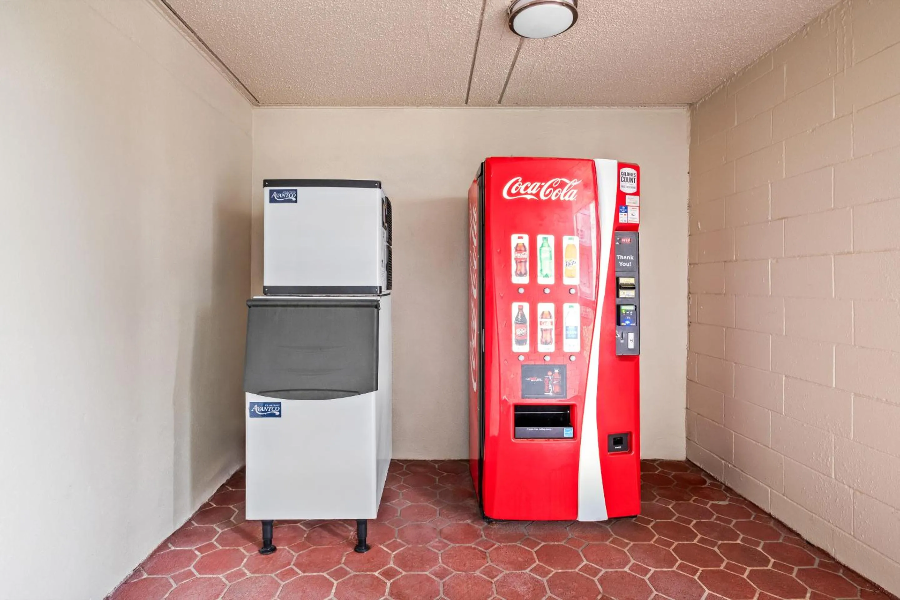vending machine in Quality Inn Harvey - New Orleans