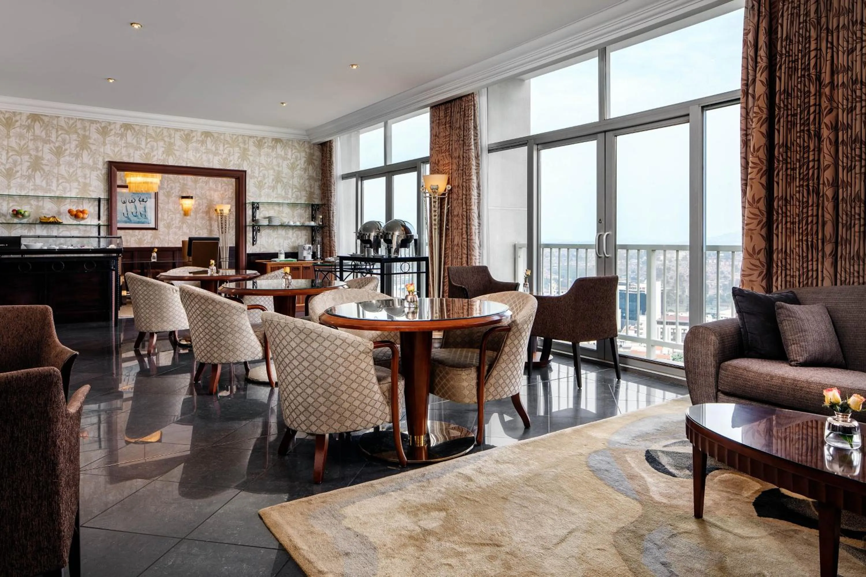 Lounge or bar in Sheraton Kampala Hotel