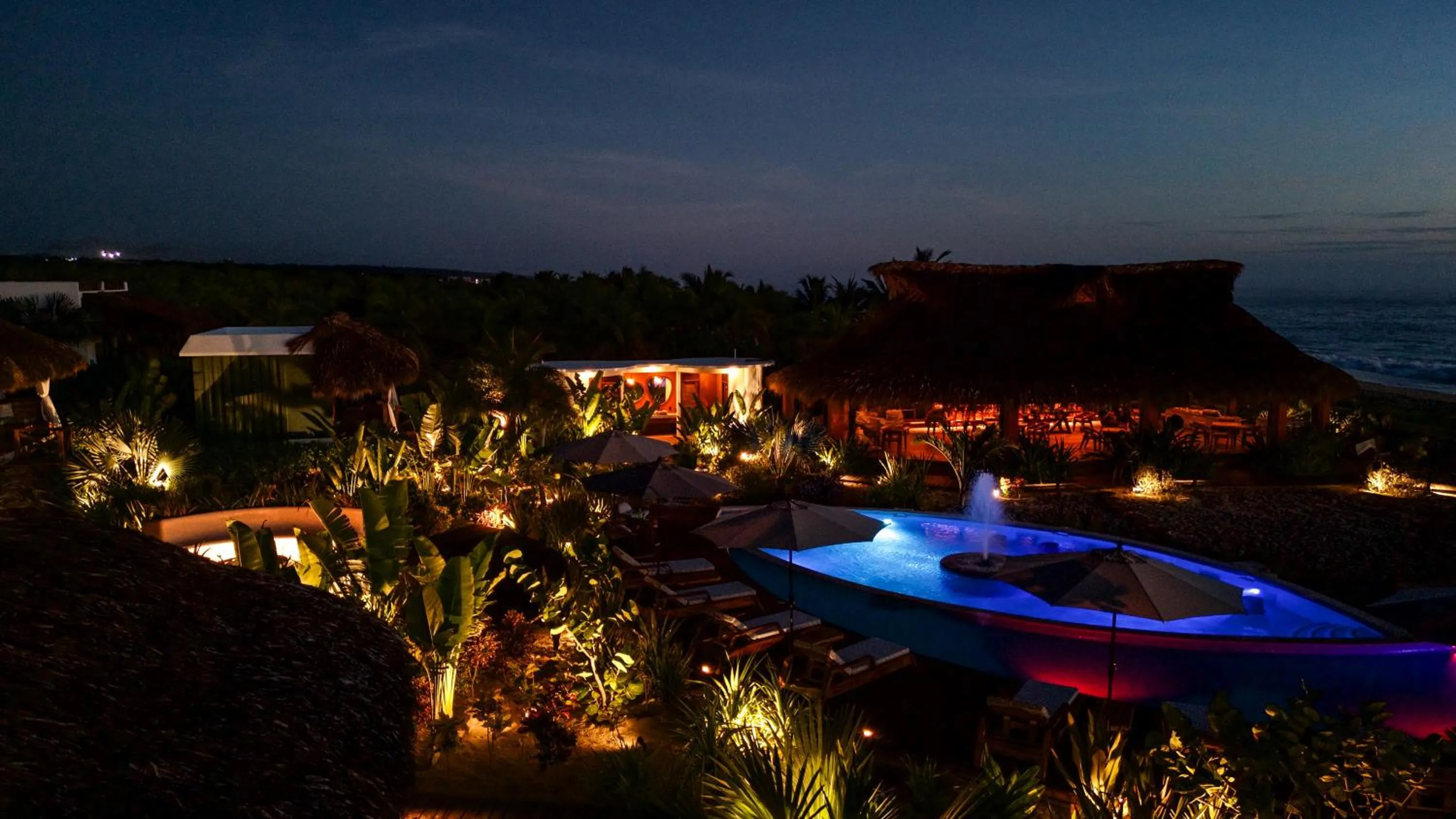 Night in Lu Vee Oasis