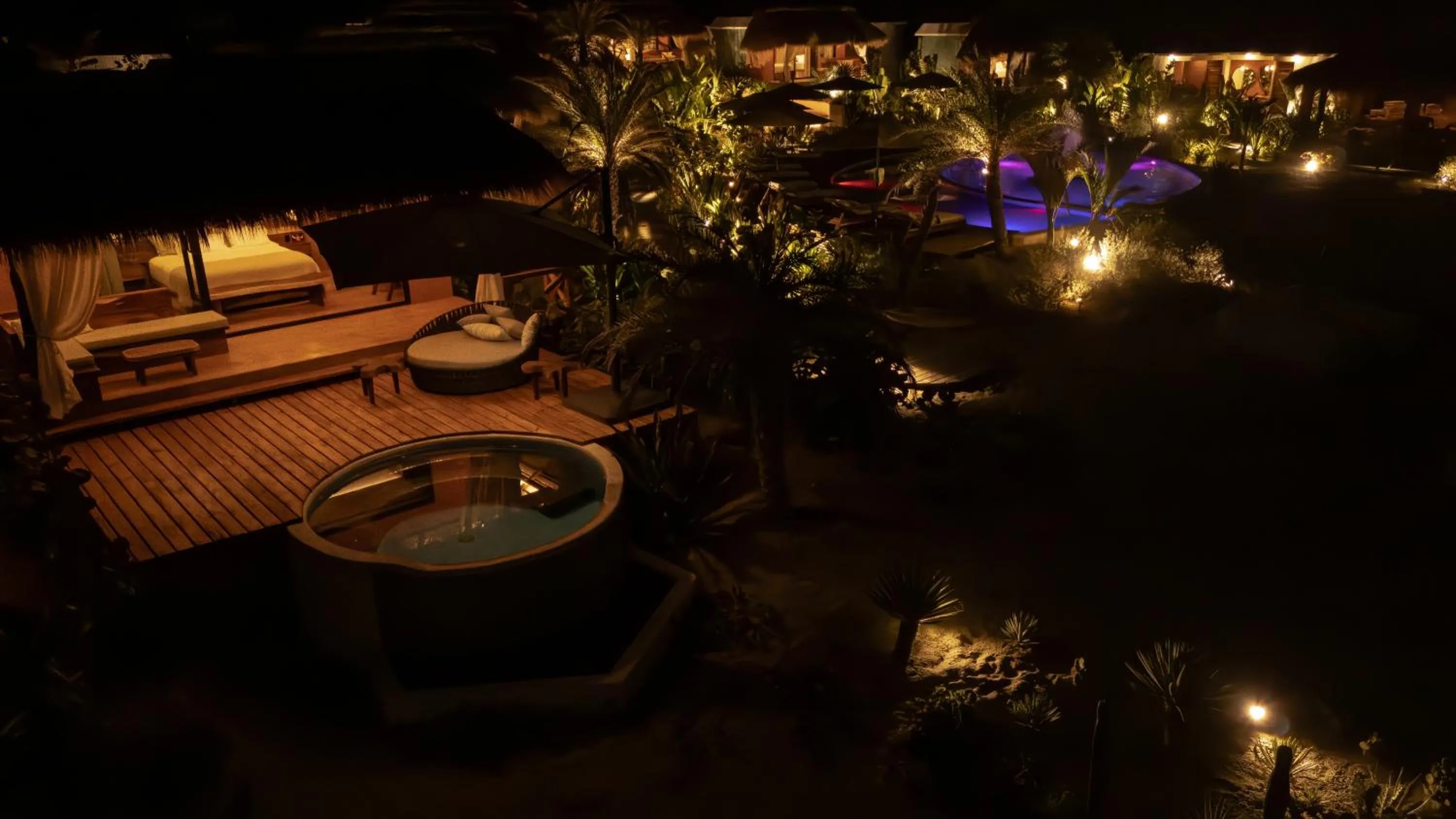 Night in Lu Vee Oasis