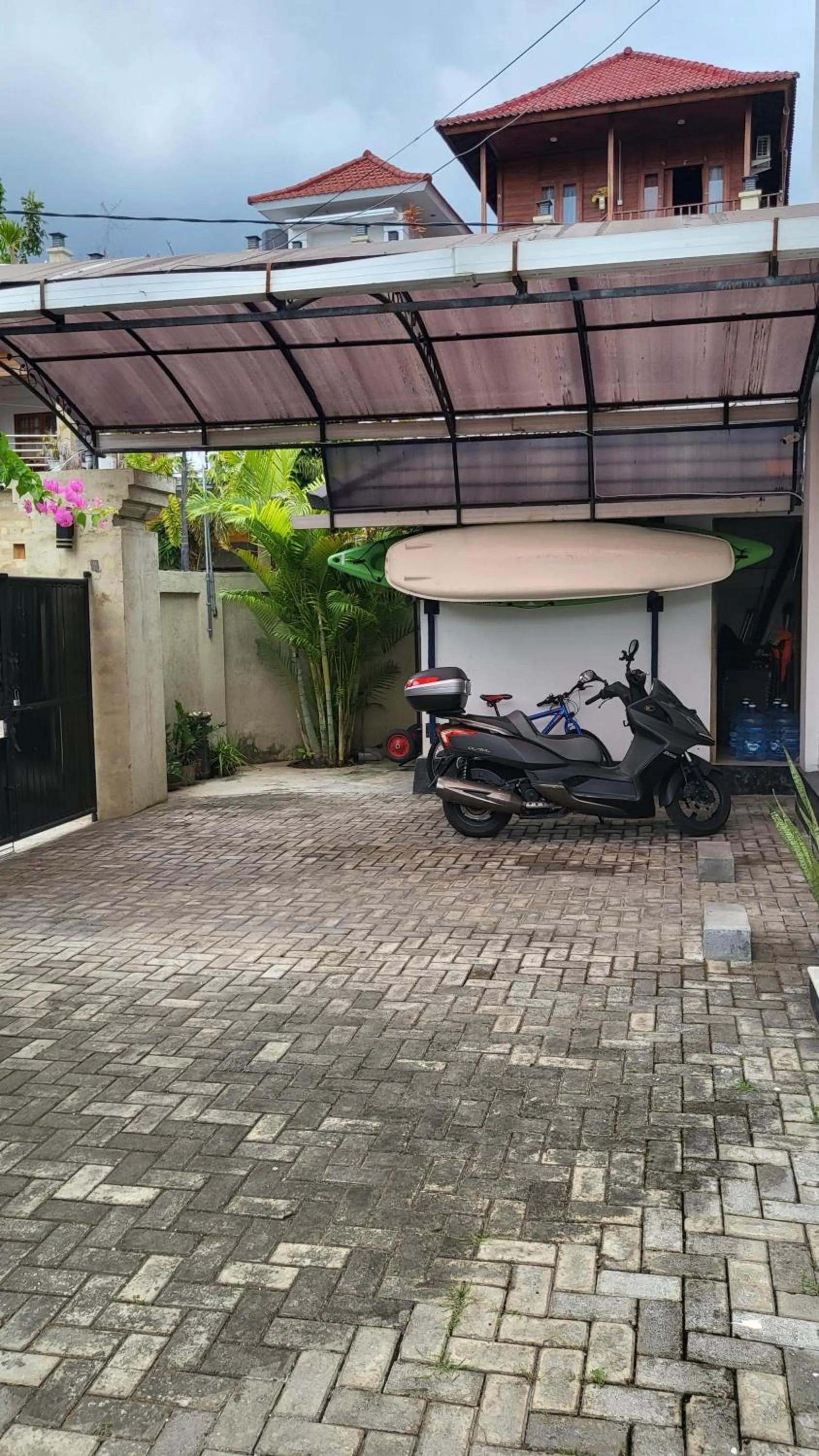 Facade/entrance in Kartika Villas