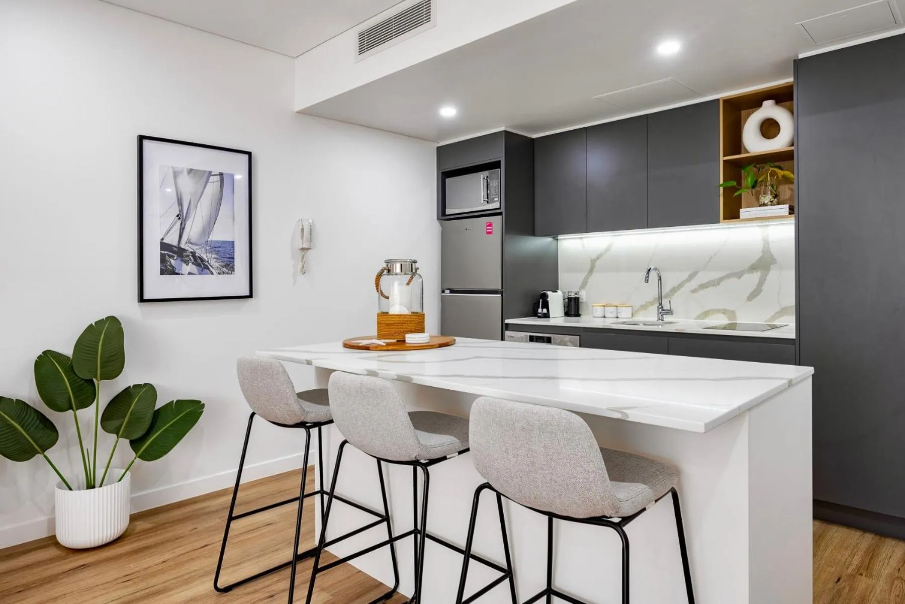 Kitchen or kitchenette in Hastings Suites by Stay Noosa