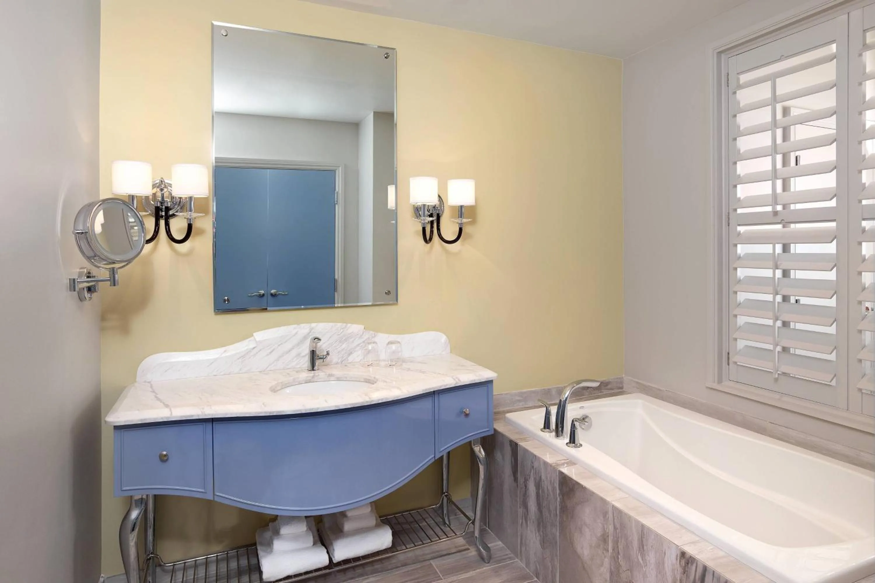 Bathroom in Grand Bohemian Charleston, Autograph Collection