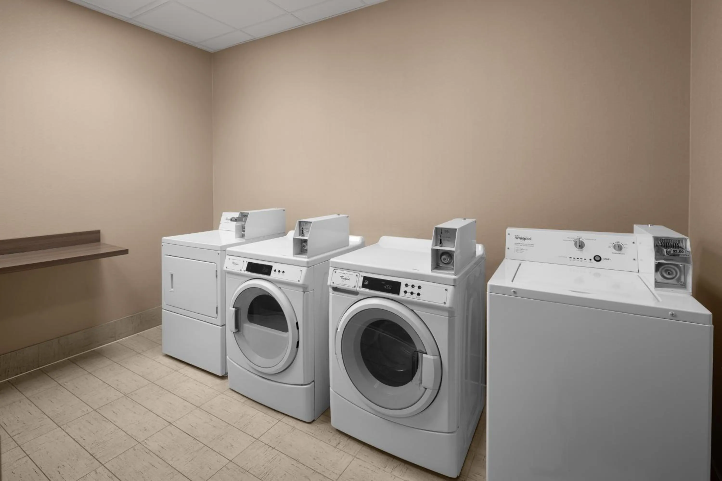 laundry in Courtyard by Marriott Orlando South/Grande Lakes Area
