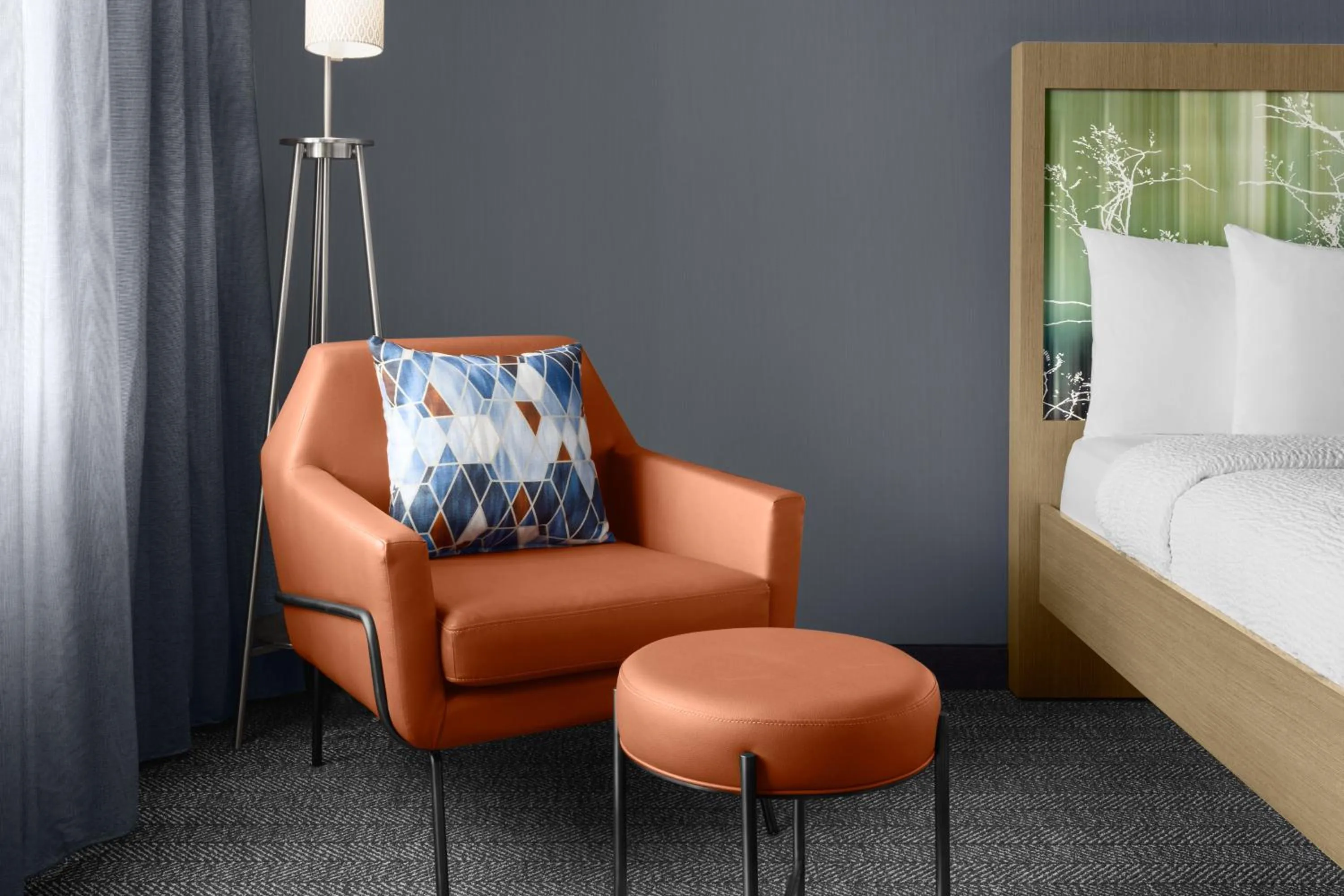 Seating area, Bed in Courtyard by Marriott Orlando South/Grande Lakes Area