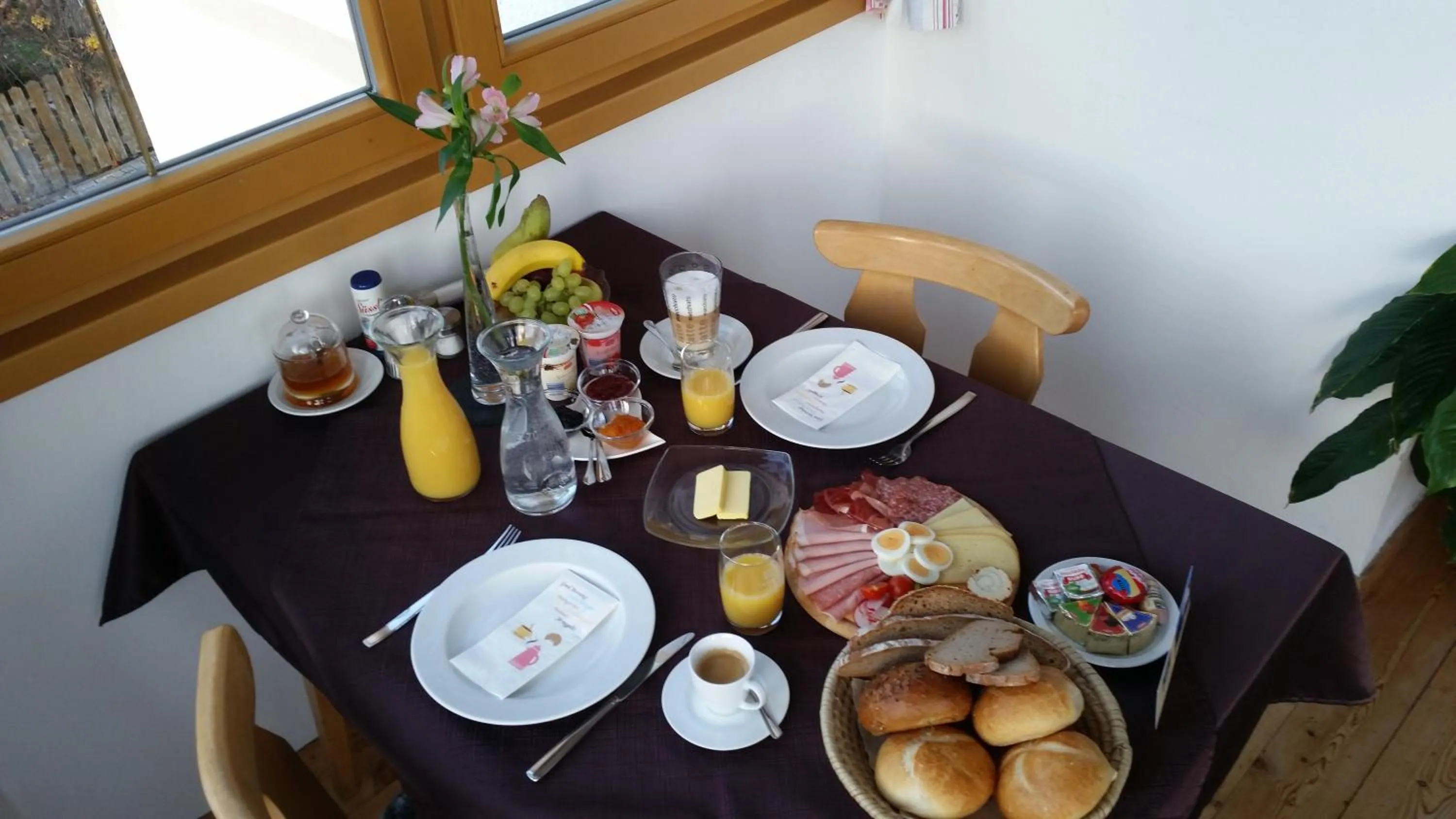 Breakfast in Haus Arnold - Privatzimmer und Ferienwohnungen