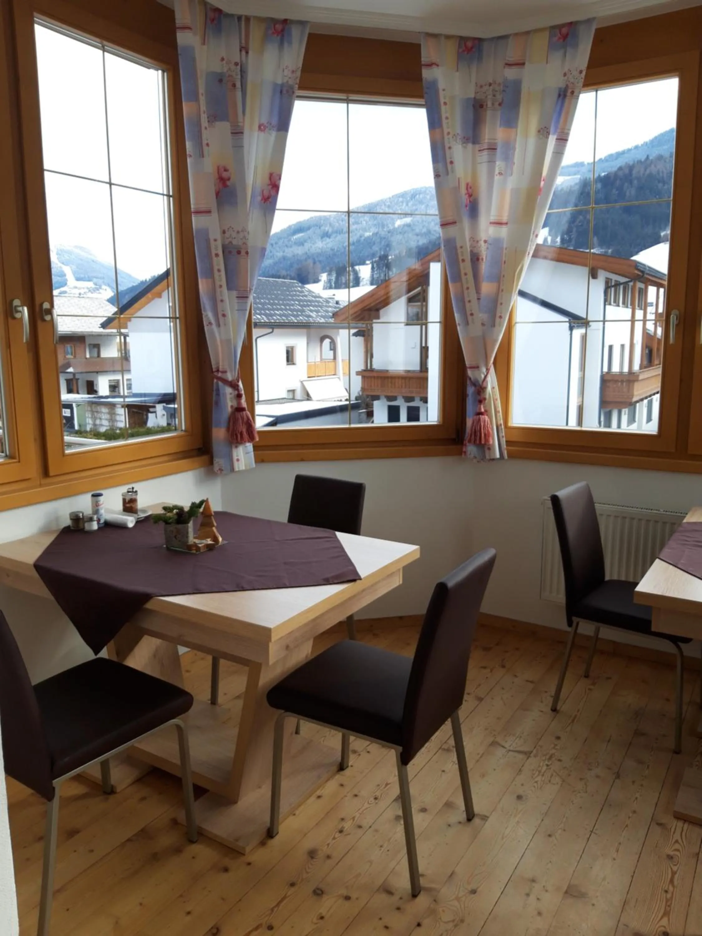 Communal lounge/ TV room in Haus Arnold - Privatzimmer und Ferienwohnungen