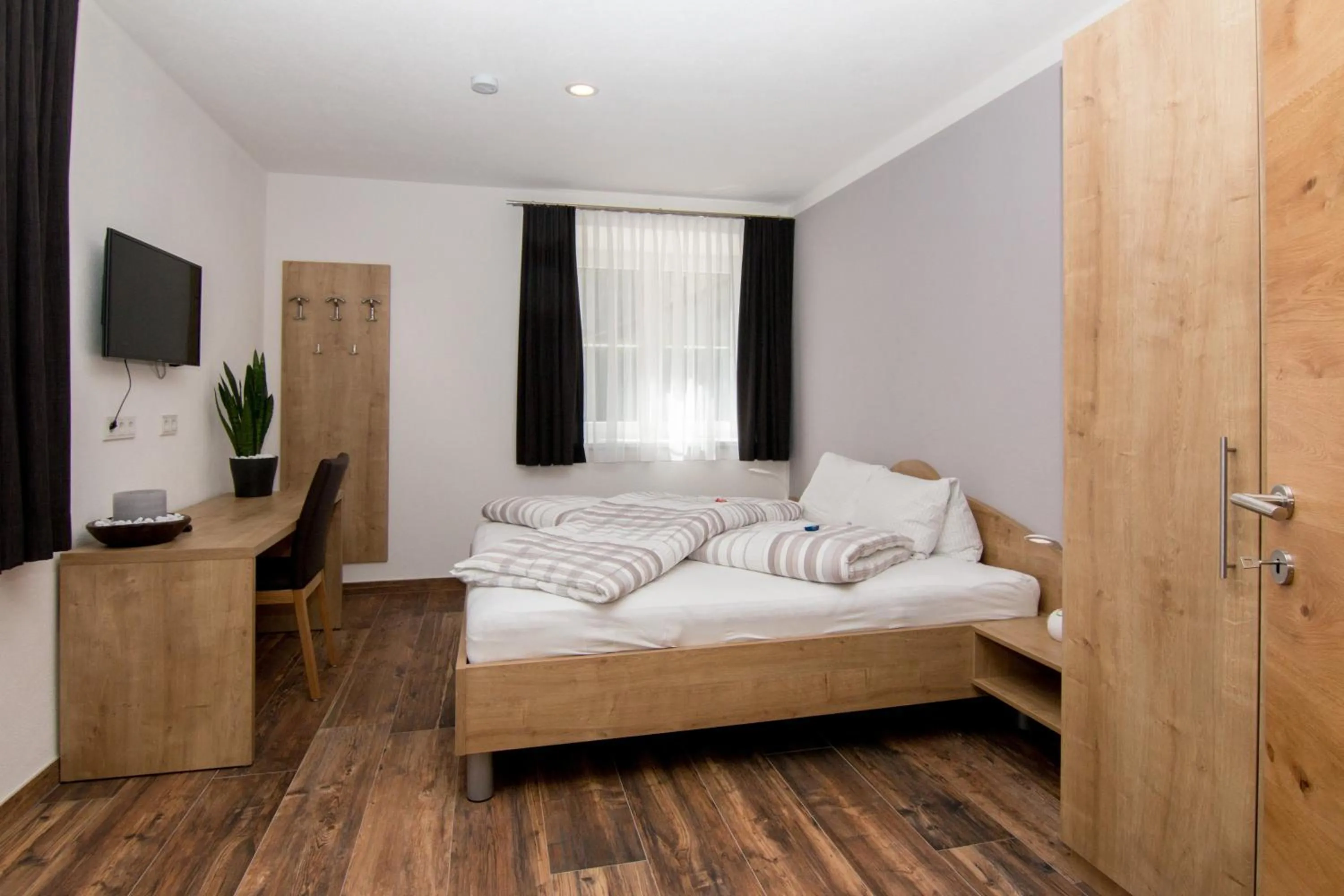 Photo of the whole room, Bed in Haus Arnold - Privatzimmer und Ferienwohnungen