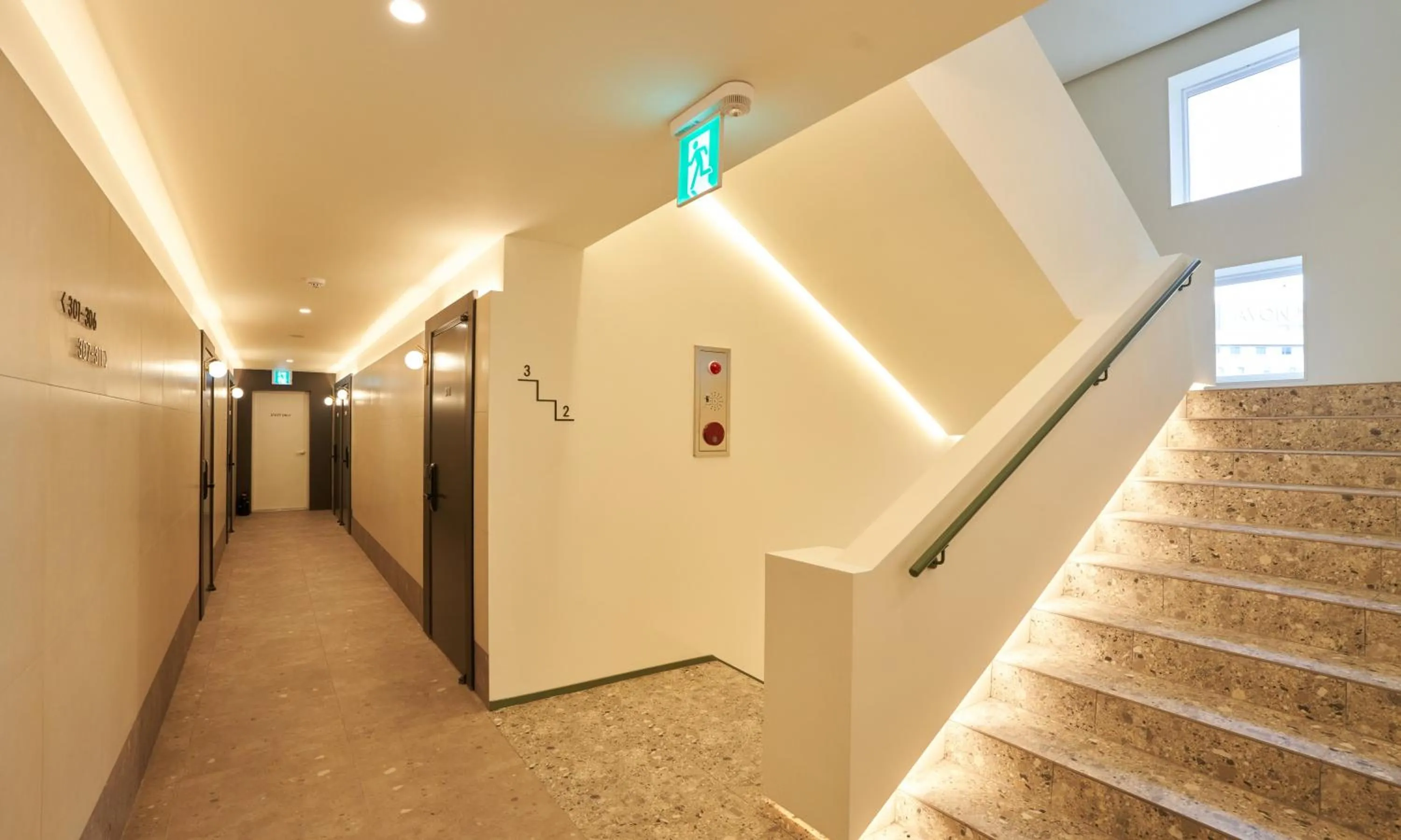 elevator in Brown Dot Hotel Gunsan Terminal Branch