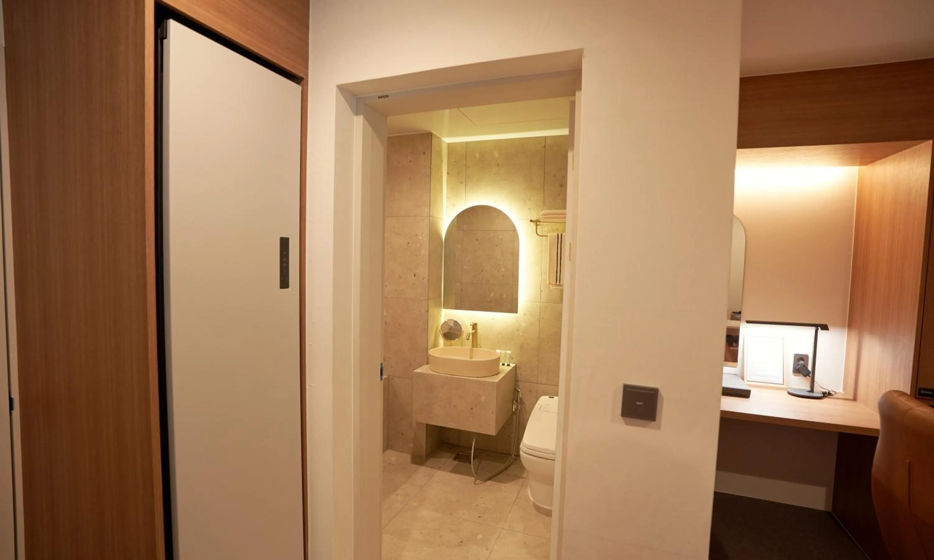 Toilet, Bed in Brown Dot Hotel Gunsan Terminal Branch