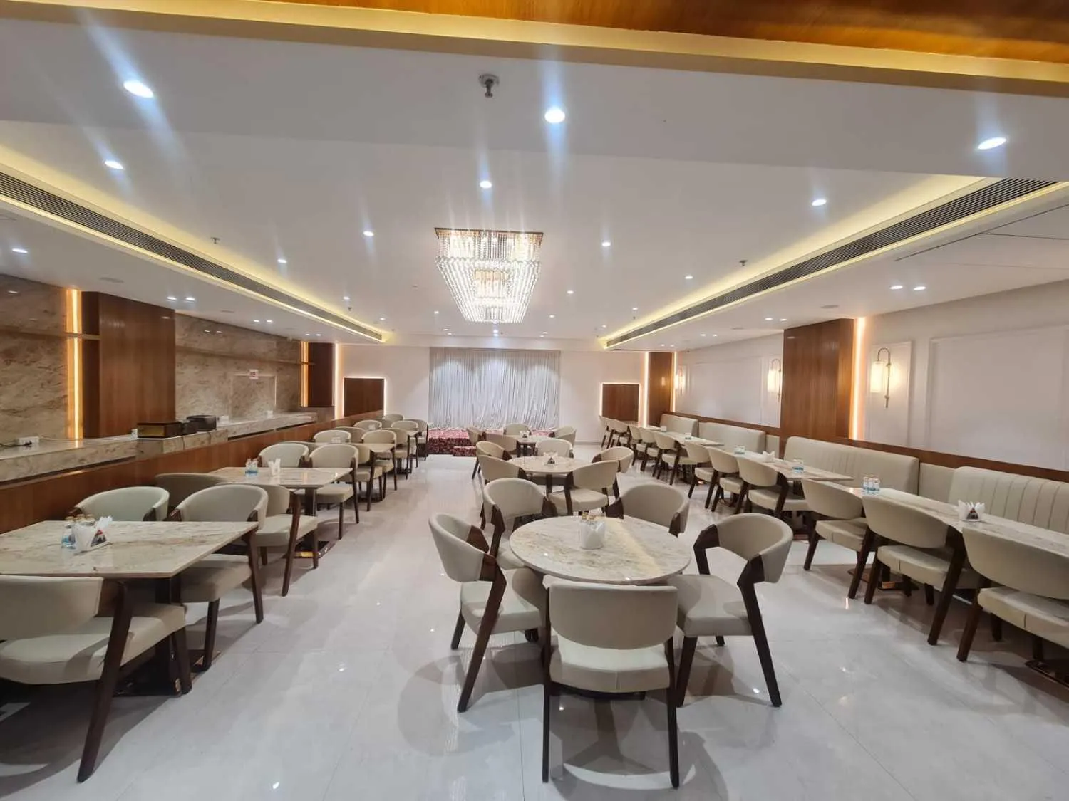 Restaurant/places to eat in The Grand Murli Hotel, City Light Road, Surat