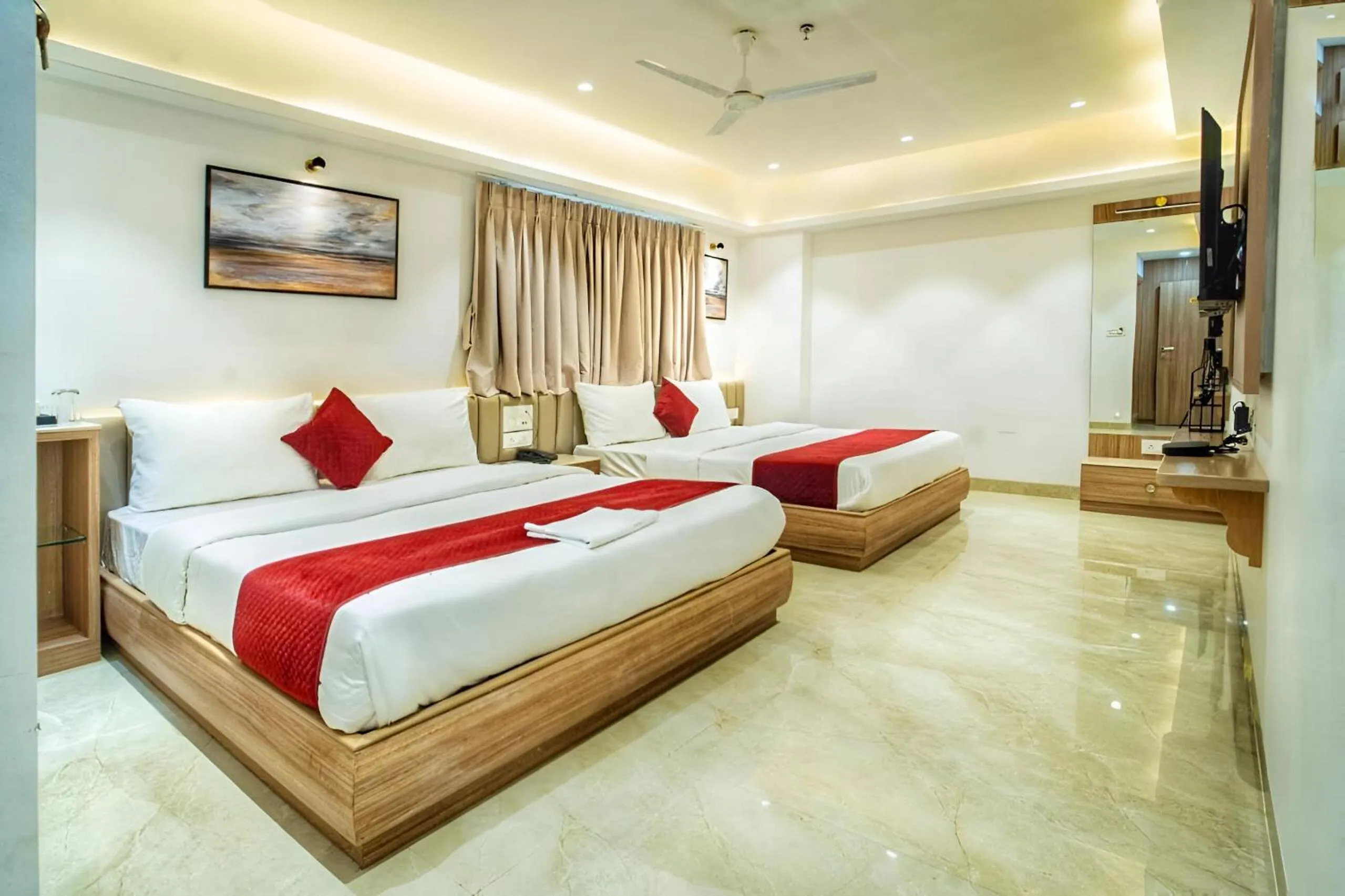 Bed in The Grand Murli Hotel, City Light Road, Surat
