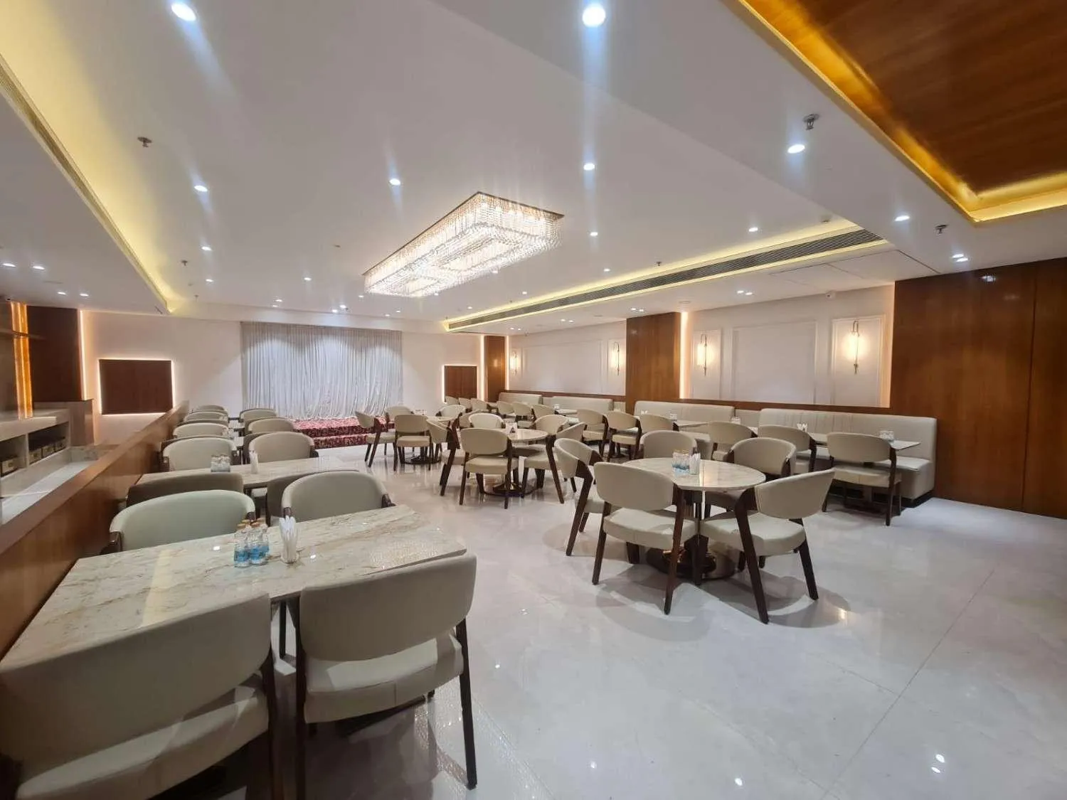 Restaurant/places to eat in The Grand Murli Hotel, City Light Road, Surat