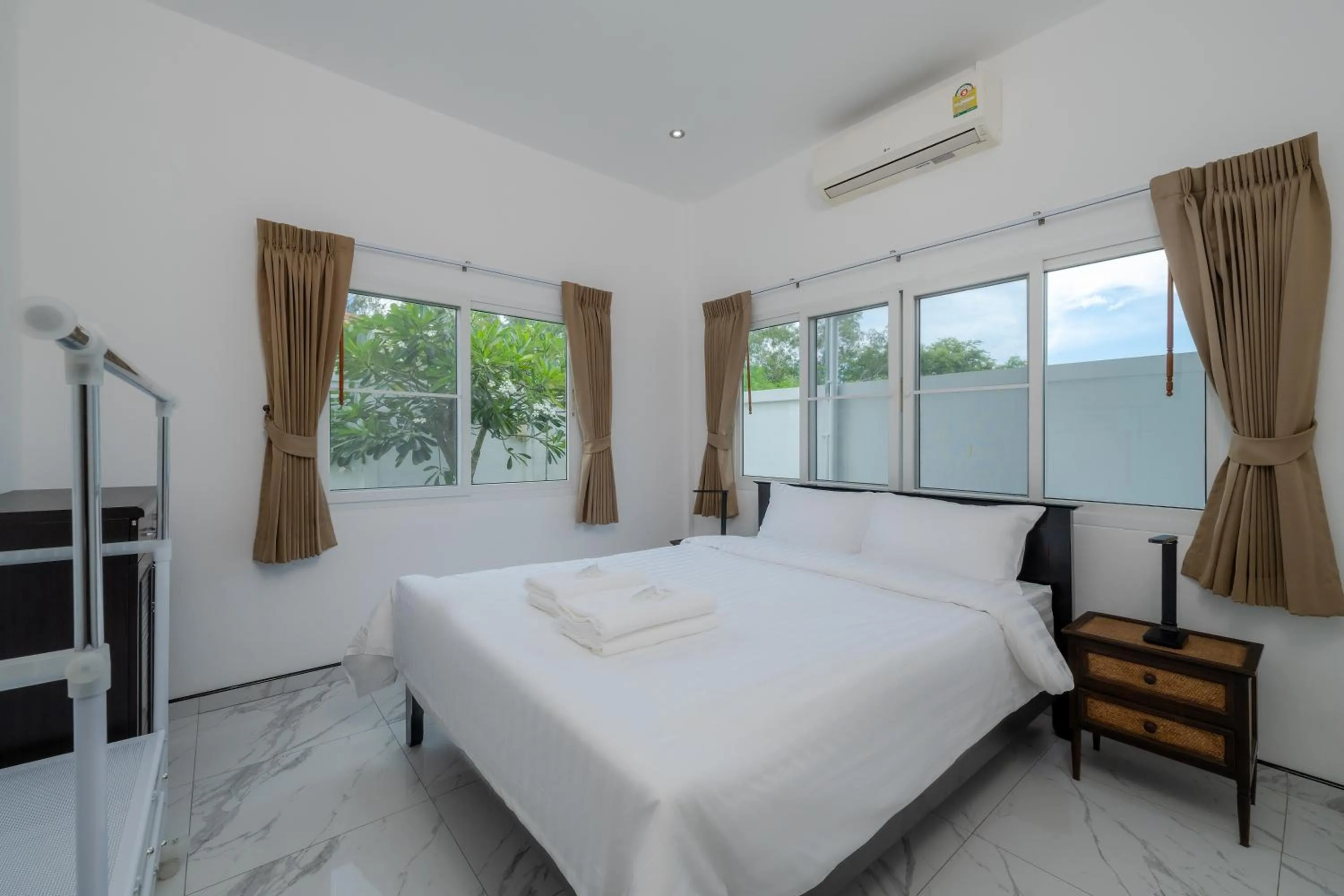 Bedroom, Bed in Orchid Paradise Homes OPV 28